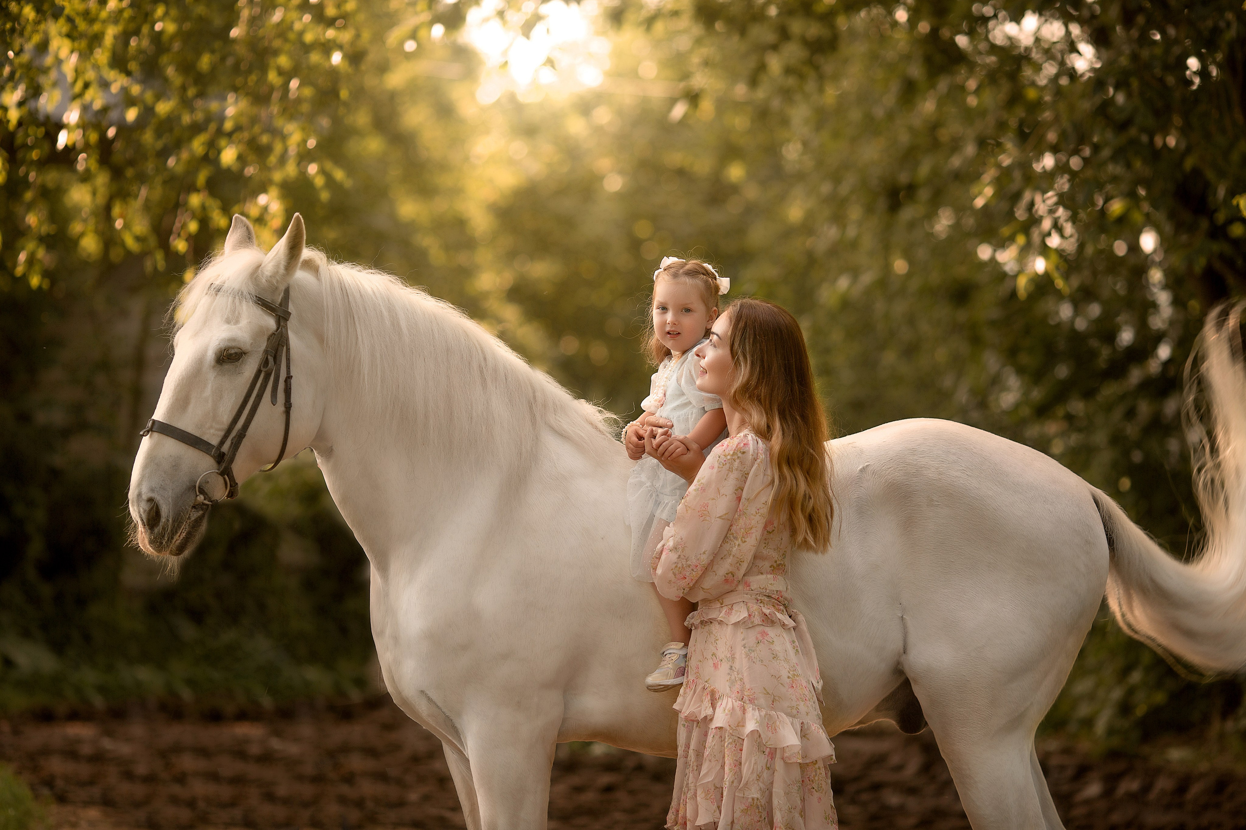 Кристина и семья с Воробьем. Фотосессия с лошадьми в Нижнем Новгороде
