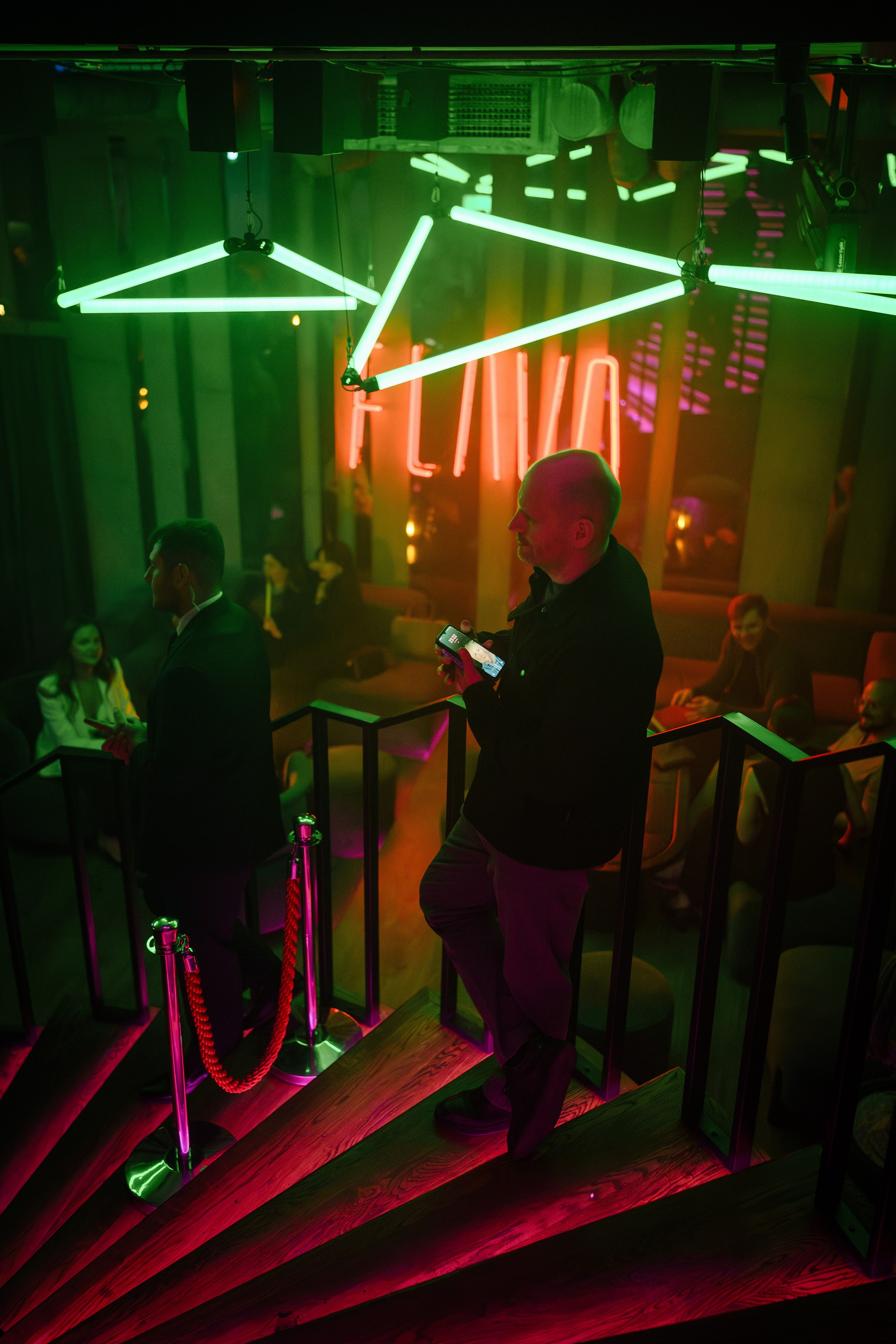 Вечеринка OSNOVATELI.LIVE репортажный фотограф Саша Дружинина. Репортажный фотограф в Москве Саша Дружинина