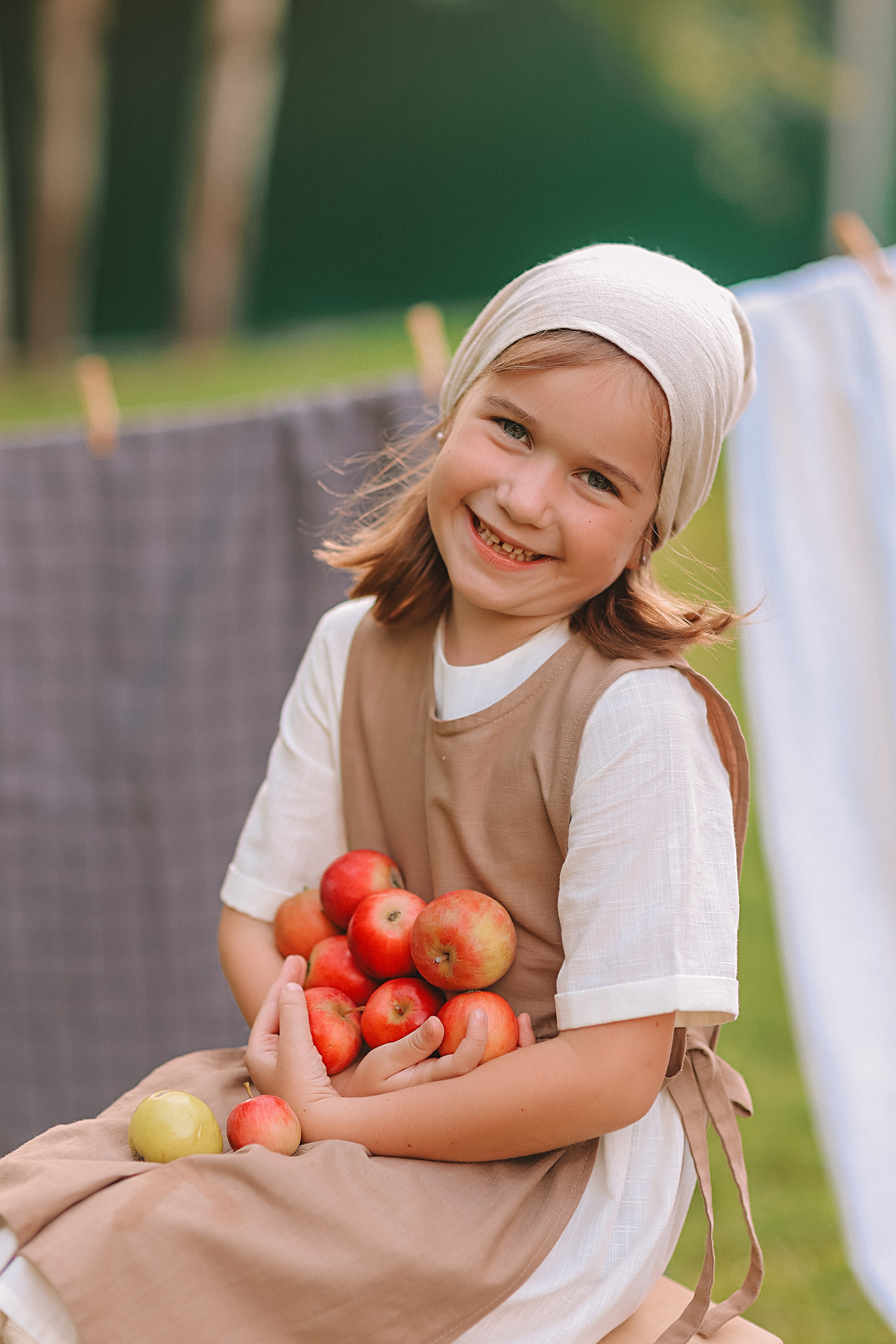 Стирка у дома. Семейный фотограф Тюмень, фотограф на роды Салмина Мария