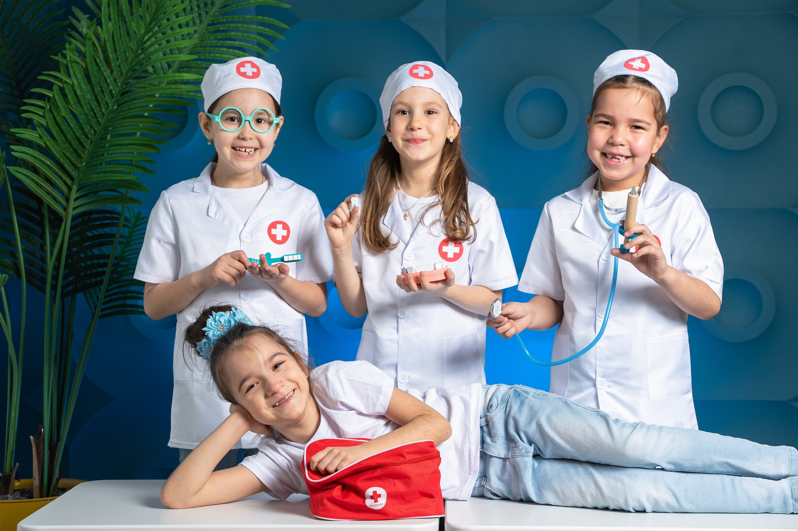 Выпускная фотосессия в фотостудии. Выпускные альбомы Нижнекамск Набережные Челны Фотостудия Небо