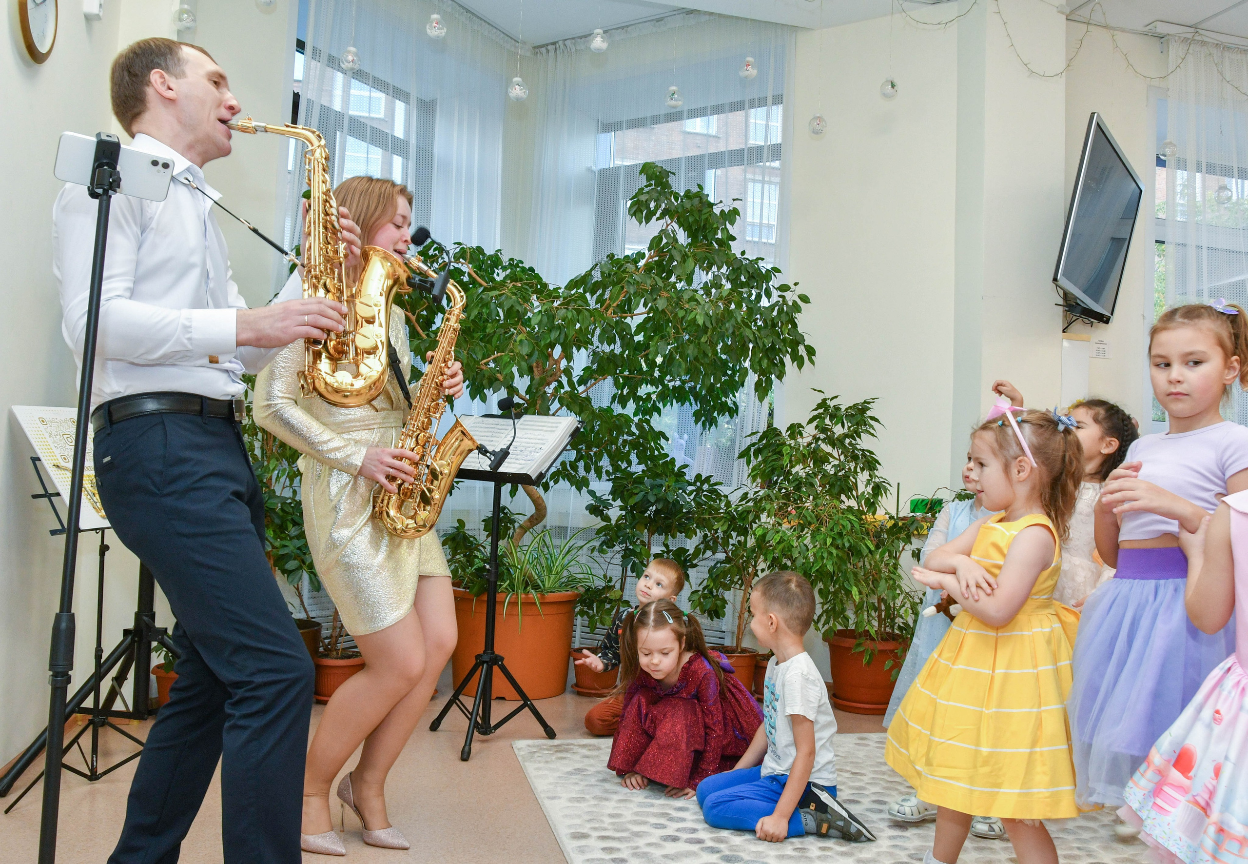 2023 г. День дошкольного работника и прогулка. Репортажный и детский фотограф в Новосибирске