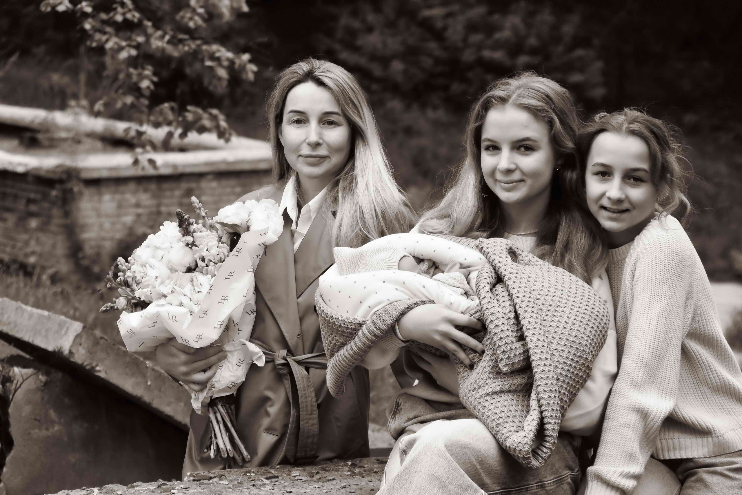 Выписка из роддома. Гуляния. Репортажный и детский фотограф в Новосибирске