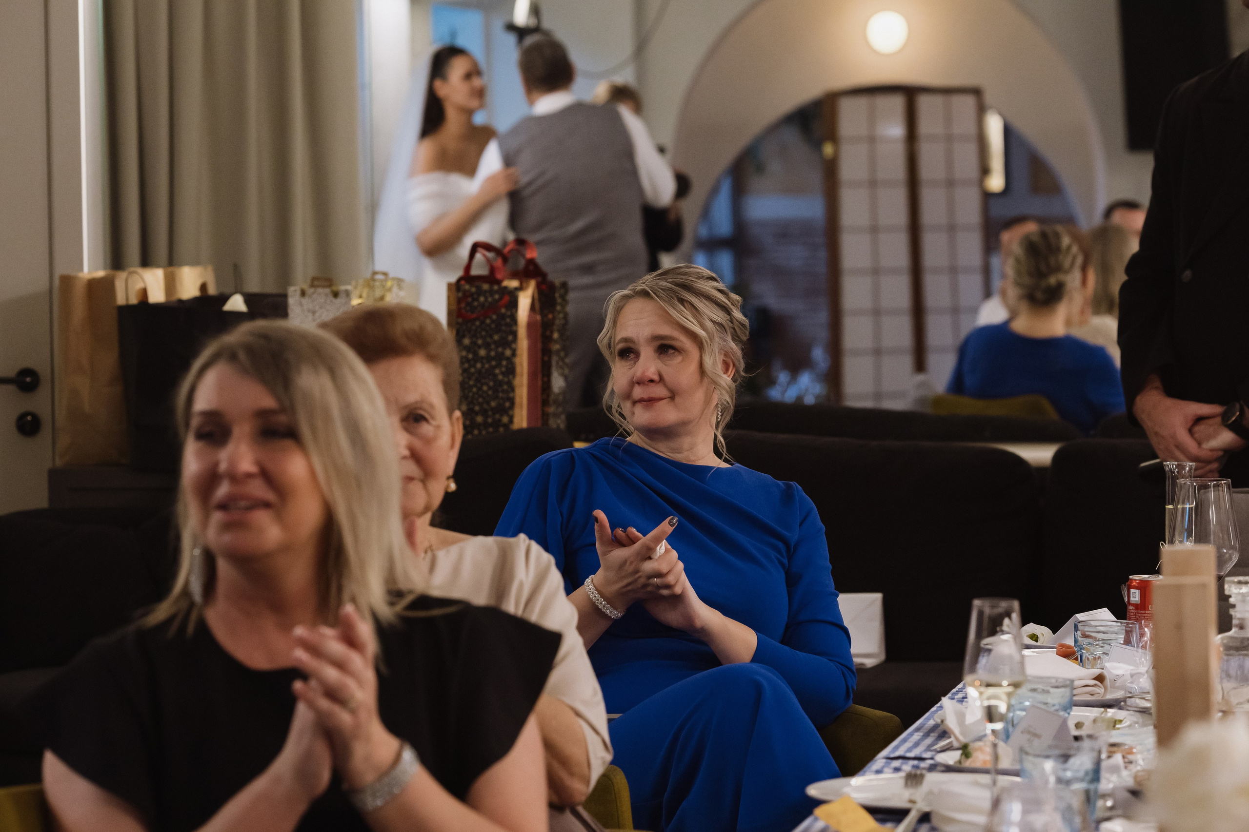 Свадебная фотосессия в Минске в итальянском ресторане La Scala