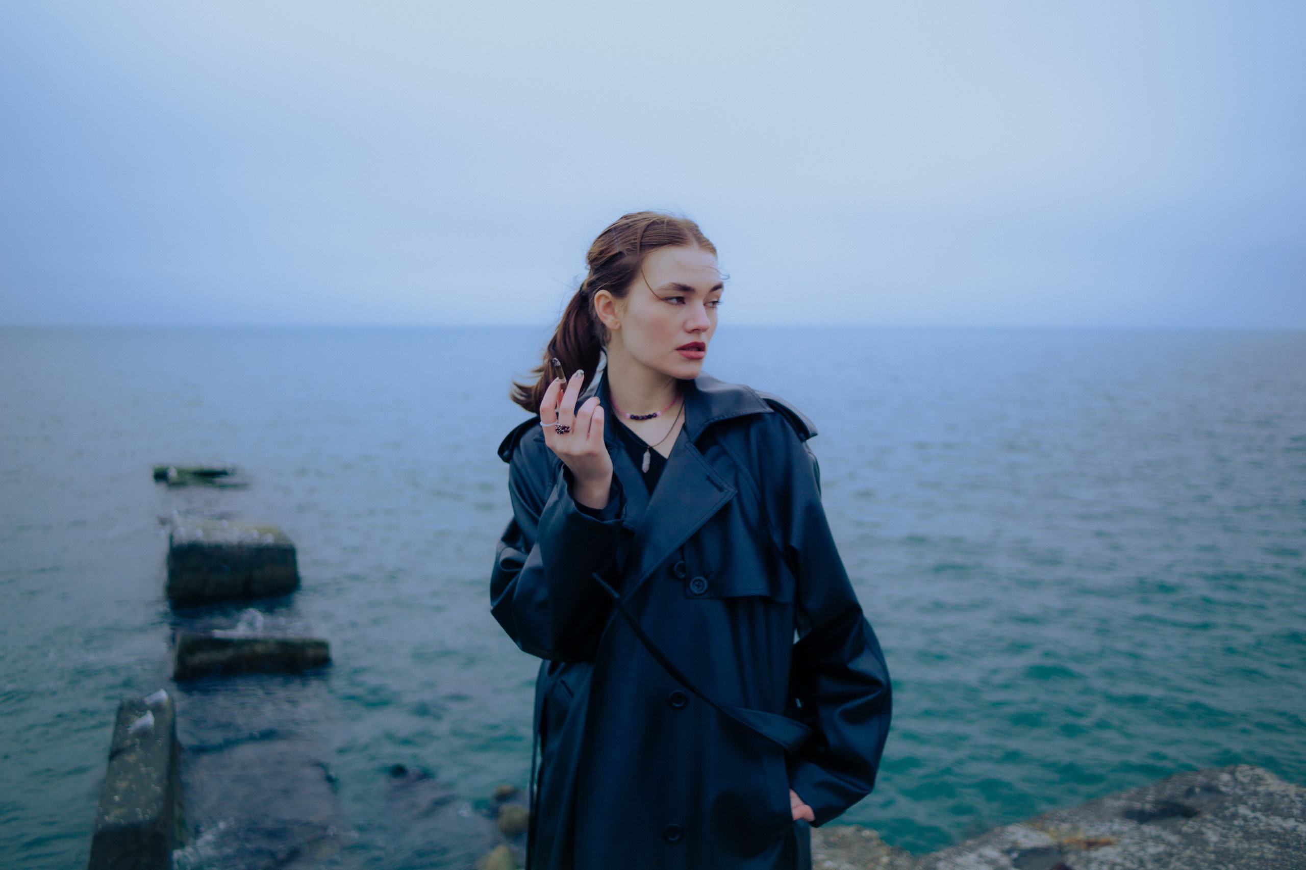 Туманным вечером у моря. Главная