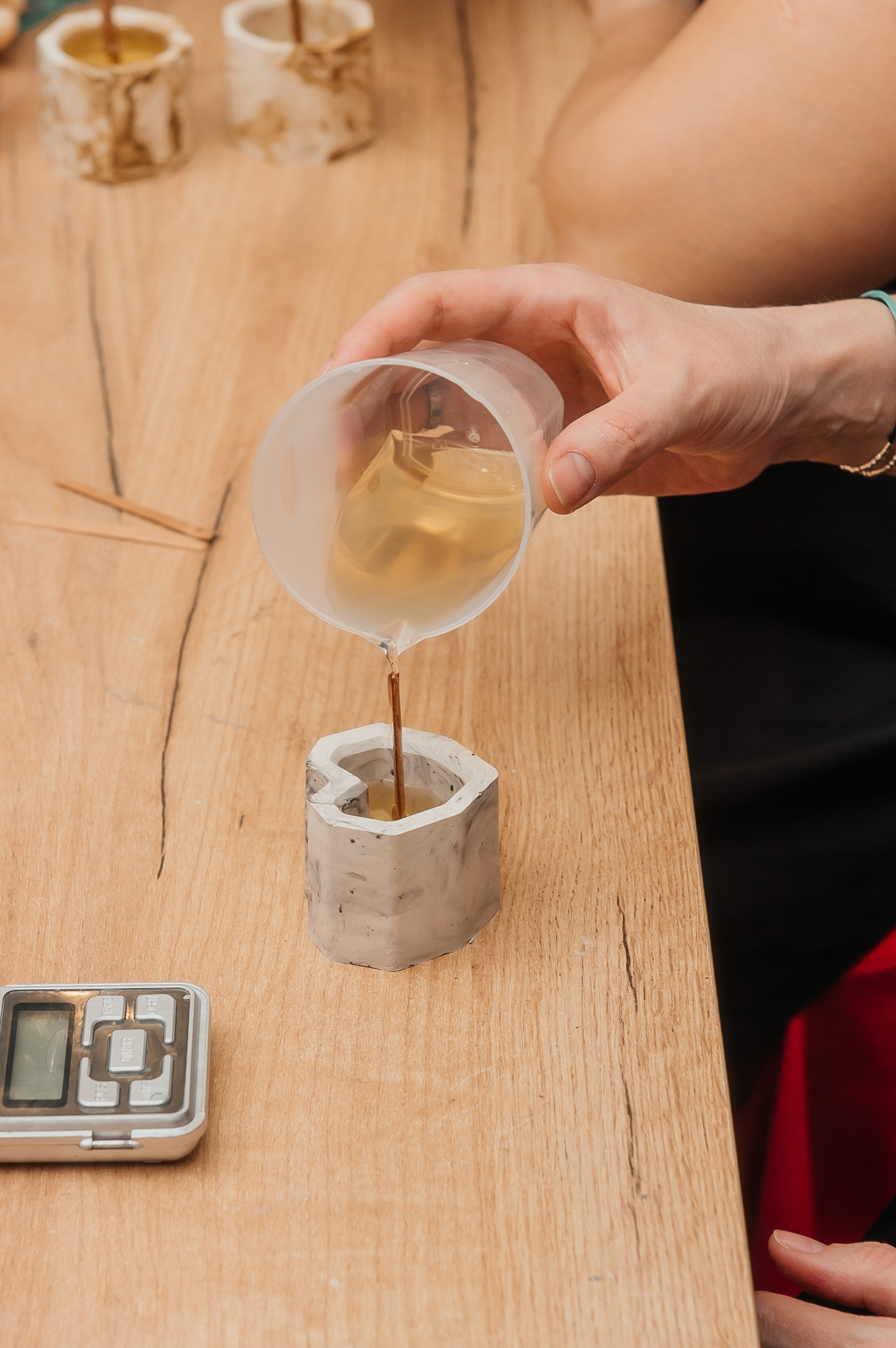 Мастер-класс по свечам в гипсовом кашпо — творчество с AROMALAGE