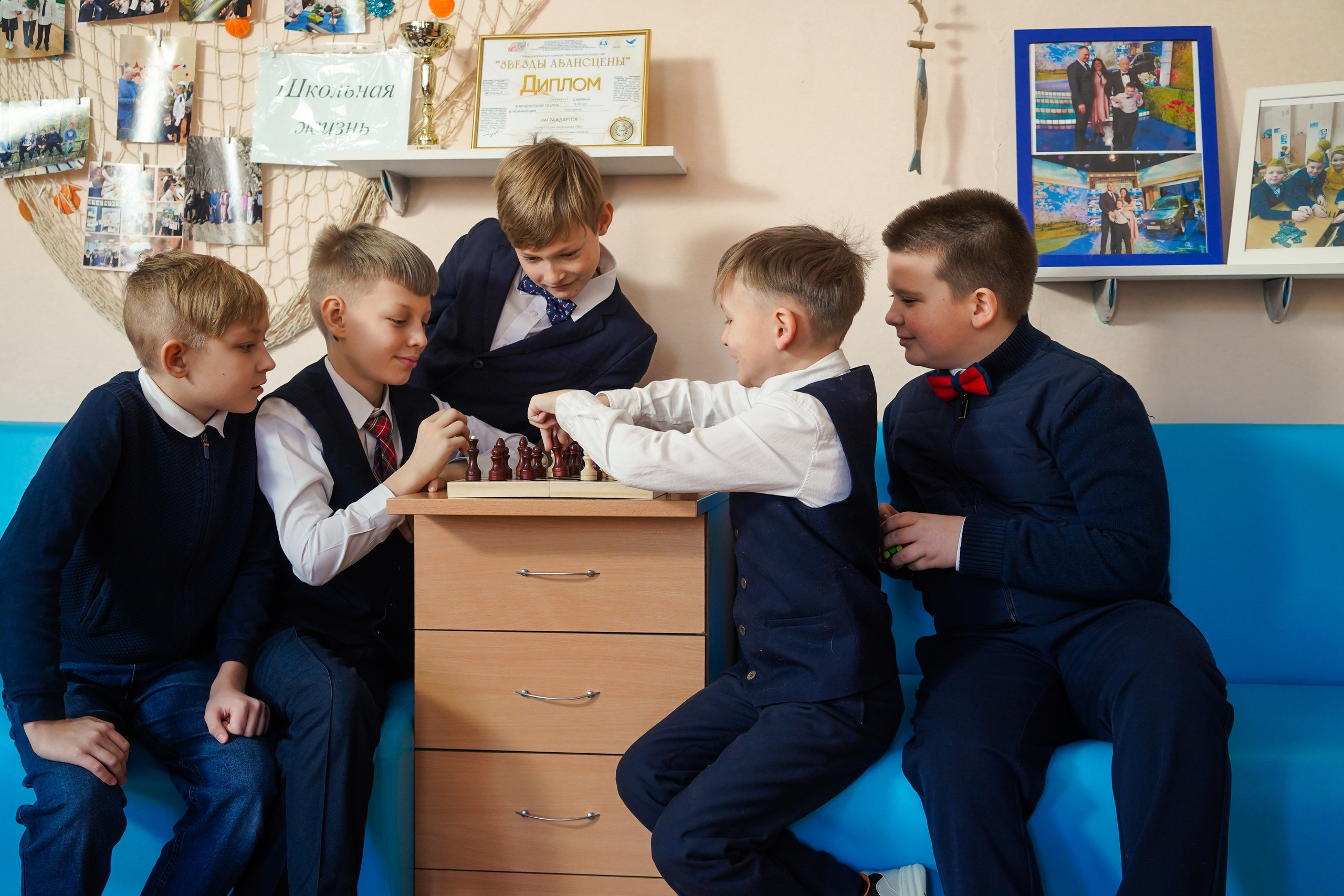 Выпускные альбомы, 4 класс Школа № 175 школьная фотосессия. Семейный и портретный фотограф в Екатеринбурге Анна Лобанова