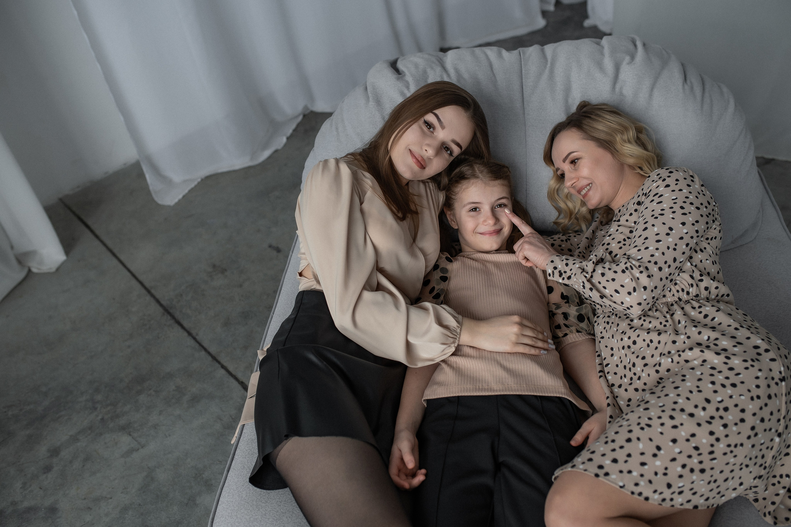 Таня, Аня, София. Www.ostermiller.ru