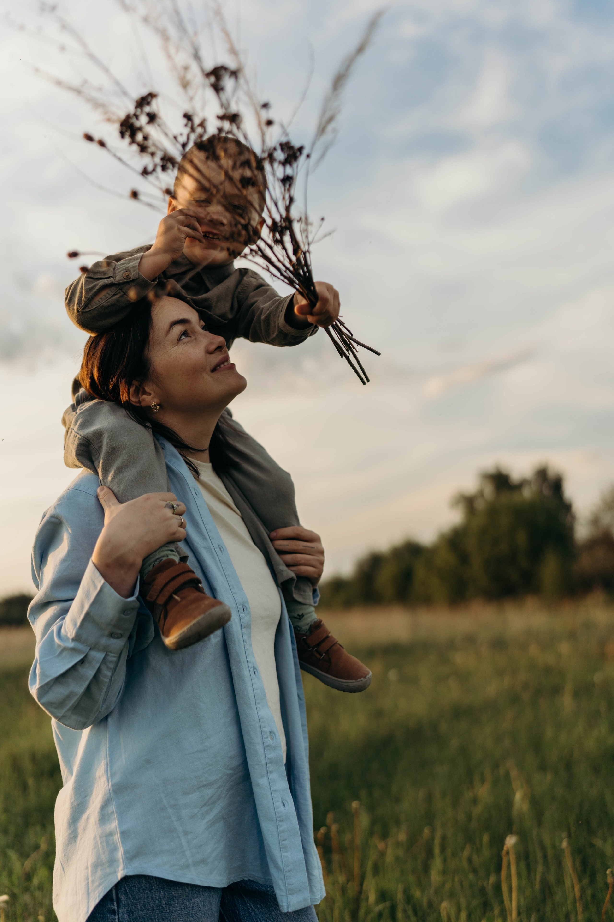 Семейная фотосессия на закате. Семейный и портретный фотограф во Владимире и Суздале