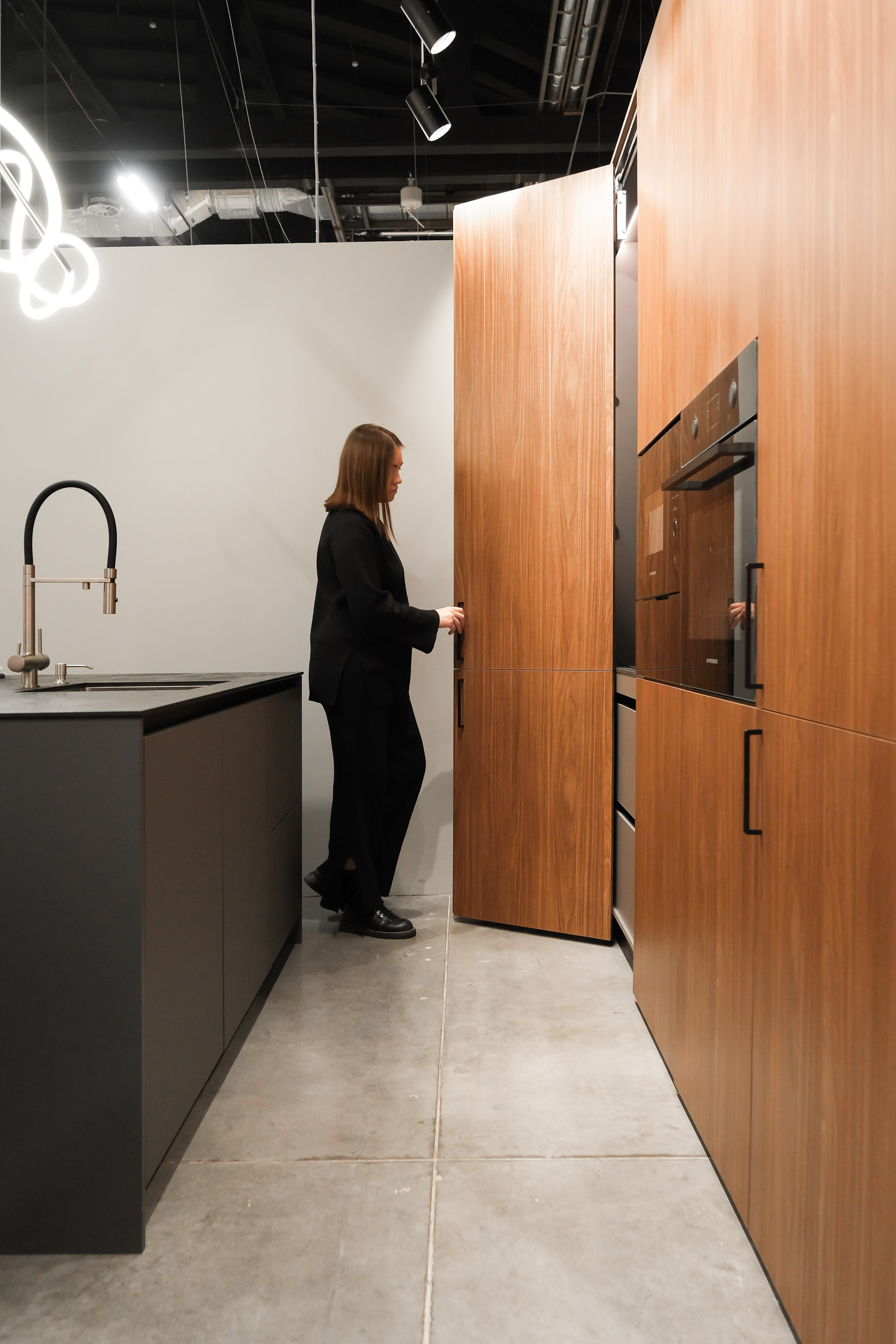 Студия мебели на заказ в Томске ГУДРУМ ТЦ Оранжевое Небо. ГУДРУМ — Мебель на заказ в Томске | Кухни | Шкафы | Стулья и Столы