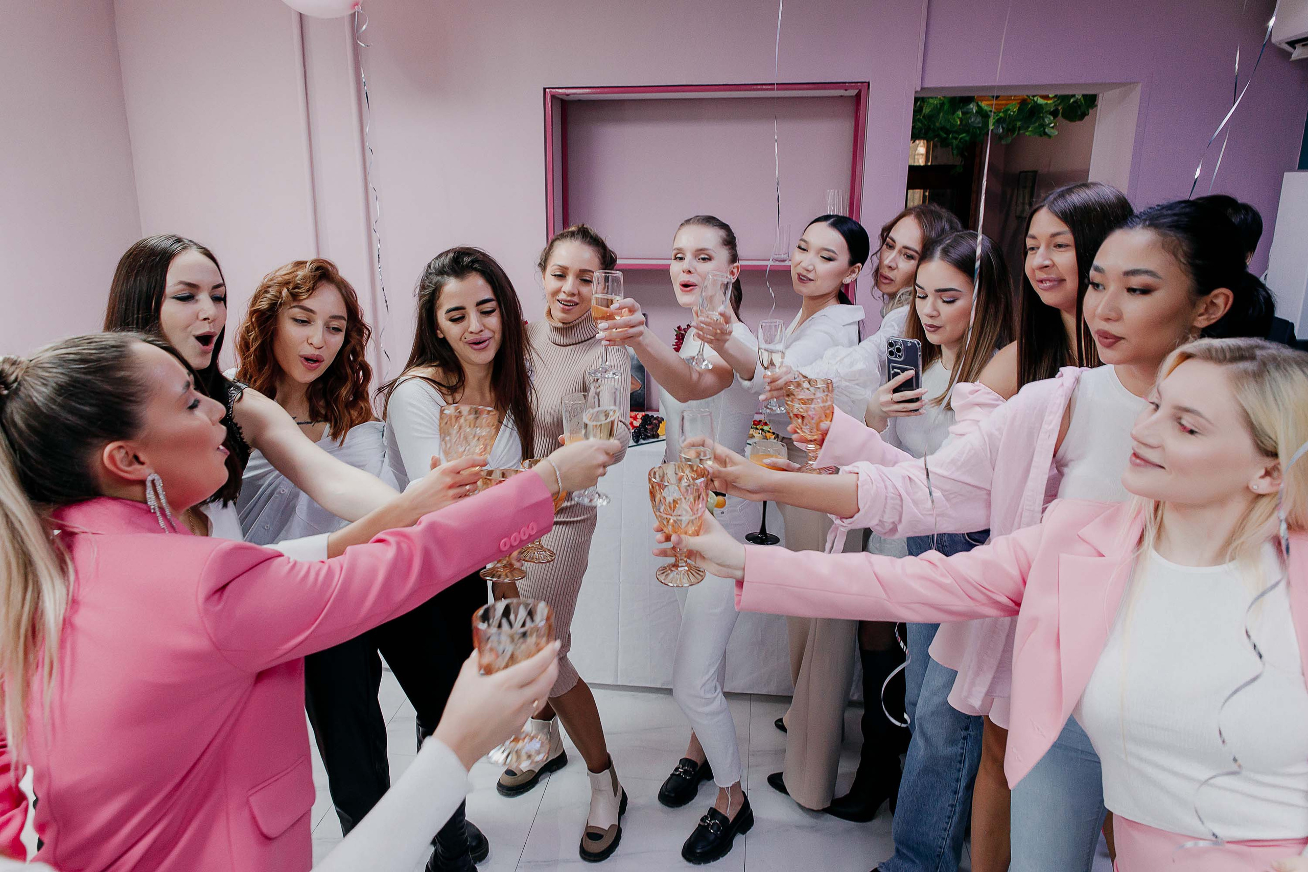 Открытия ресторанов, салонов и др. Фотограф в Нур-Султан Лю-Гуной Руслан