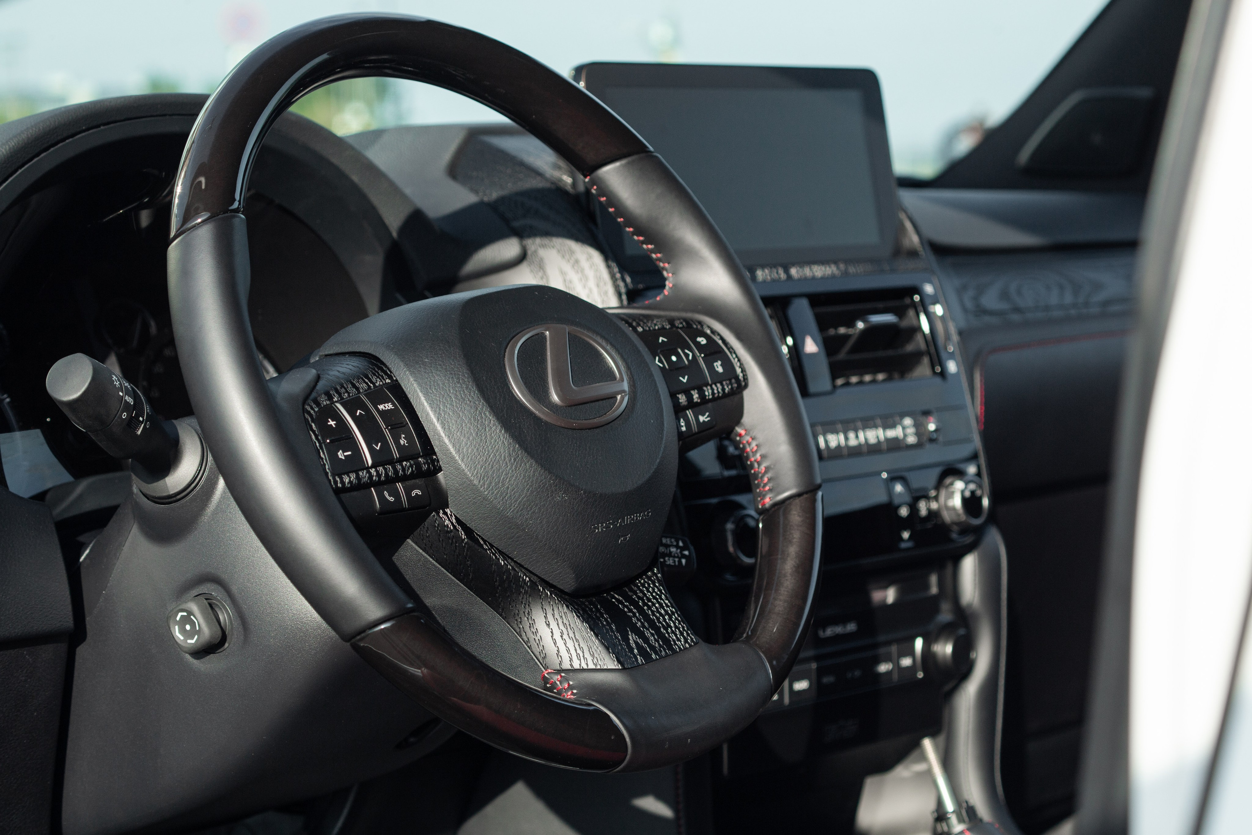 Фотосъемка автомобиля Lexus для Evil Painter. Интерьерный фотограф и ретушер в Красноярске Денис Антропов