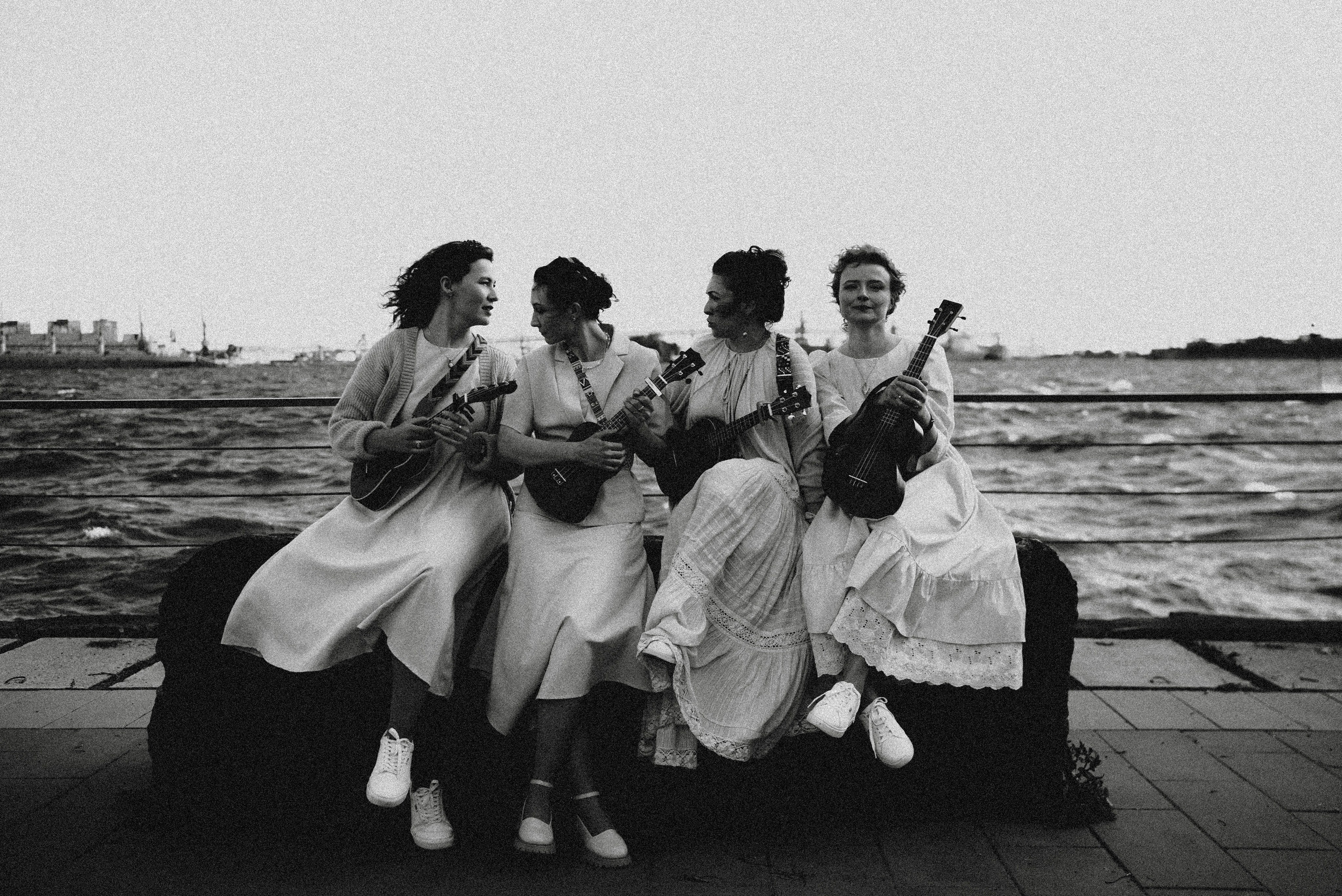 2025. Стрит-фотография, полная абсурда, идиотизма и красоты