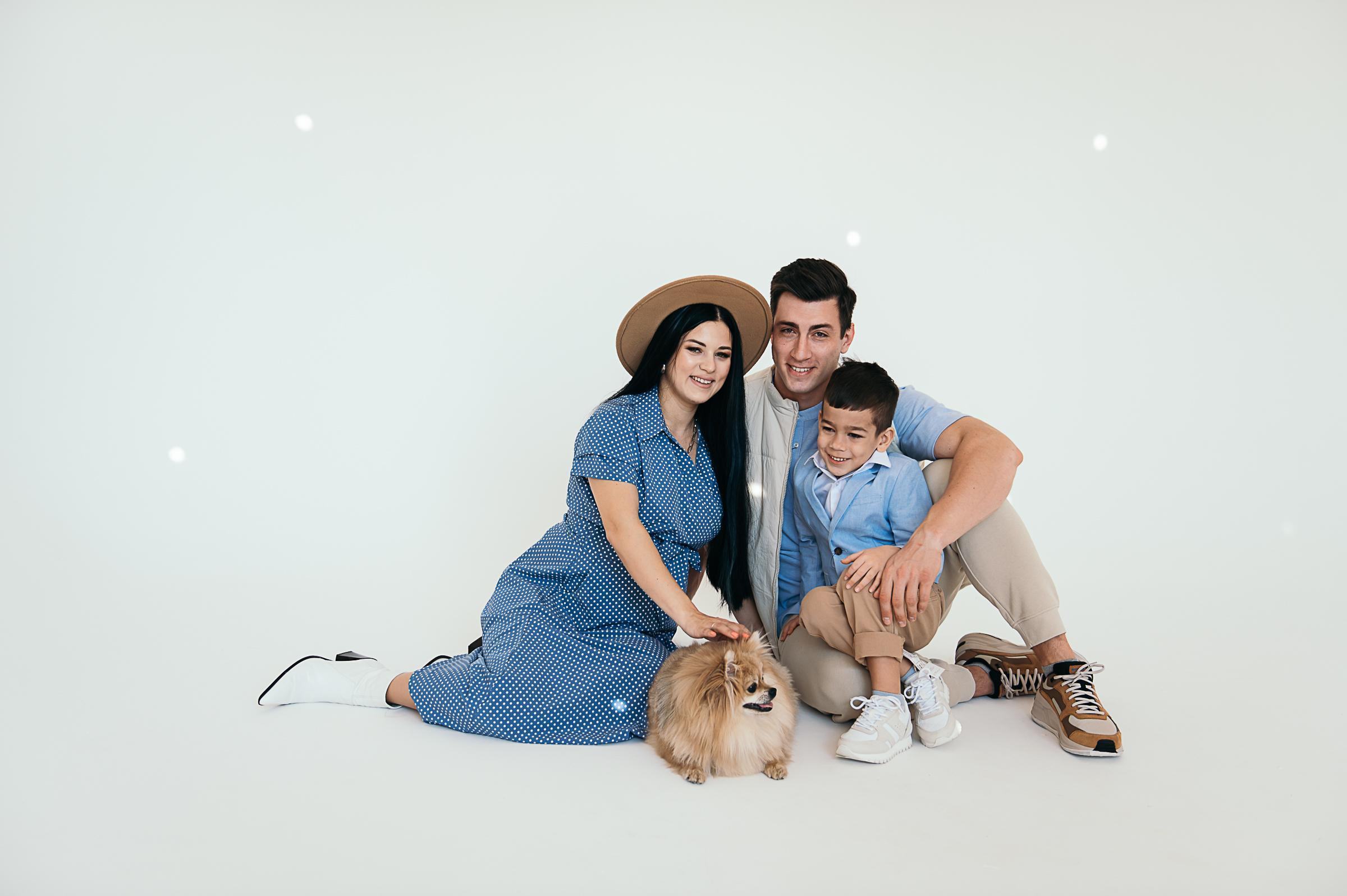 Семья в студии. Екатерина Бакурова — контент фотограф, женский фотограф в Краснодаре