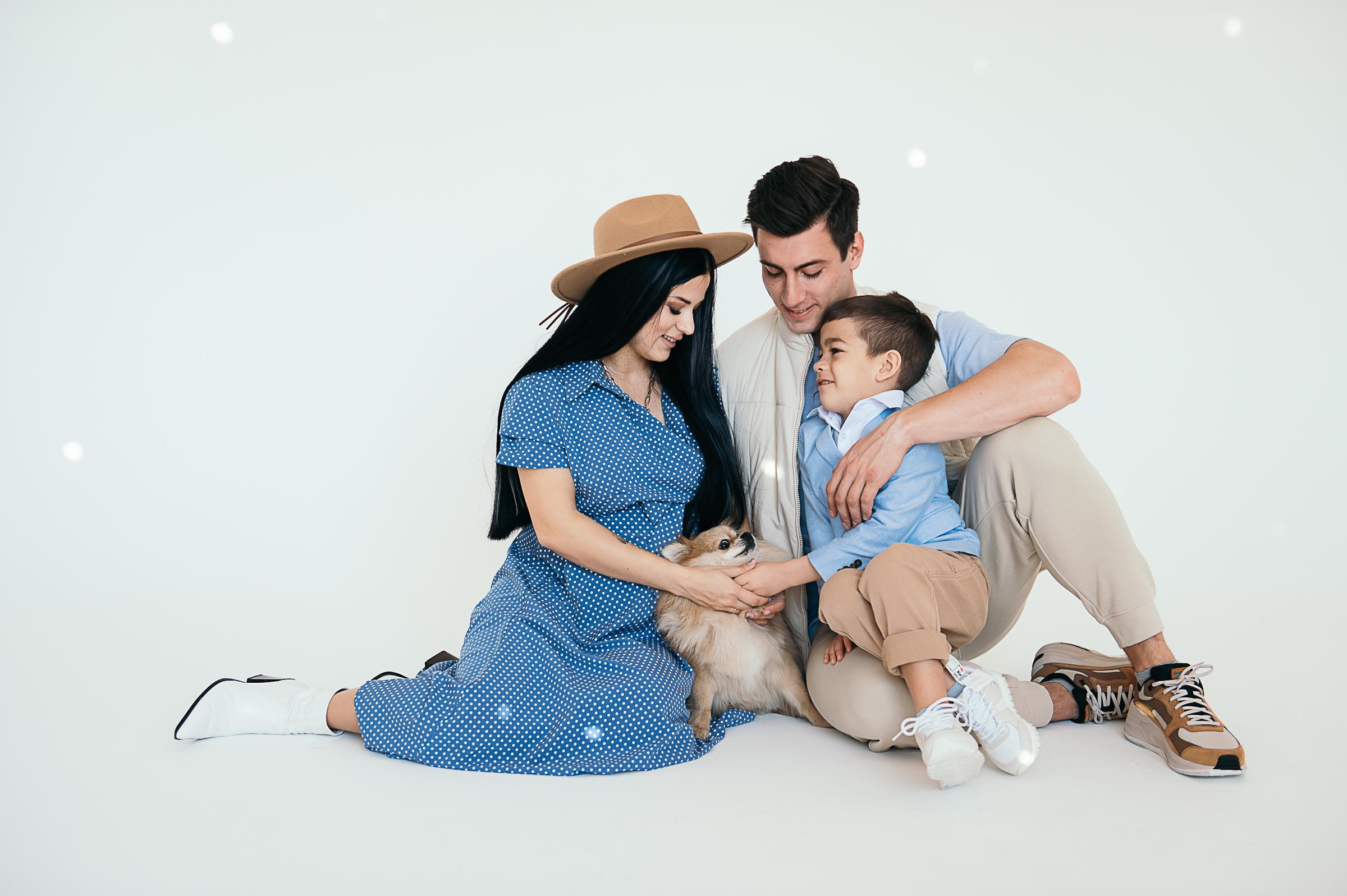 Семья в студии. Екатерина Бакурова — контент фотограф, женский фотограф в Краснодаре