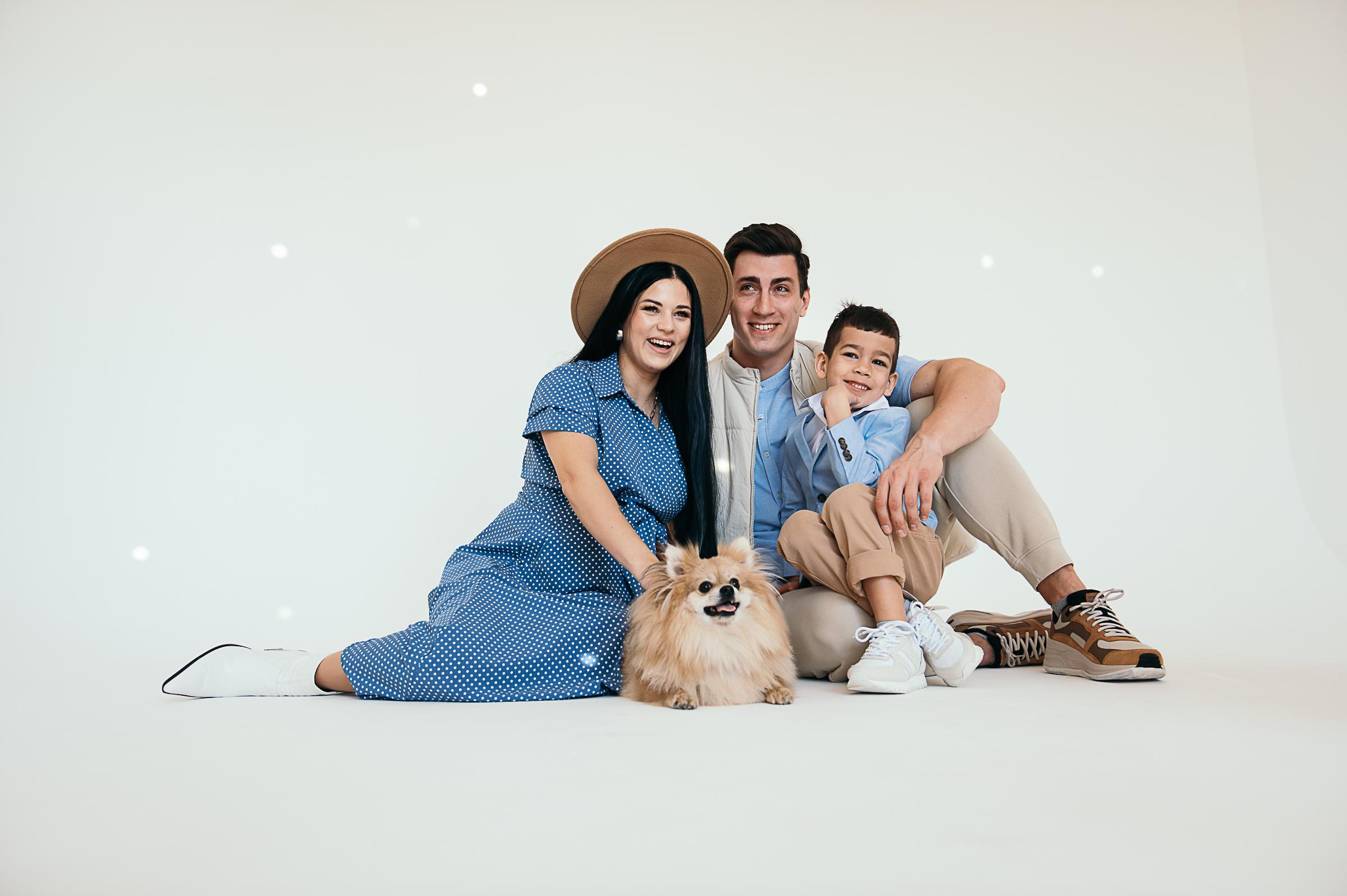 Семья в студии. Екатерина Бакурова — контент фотограф, женский фотограф в Краснодаре