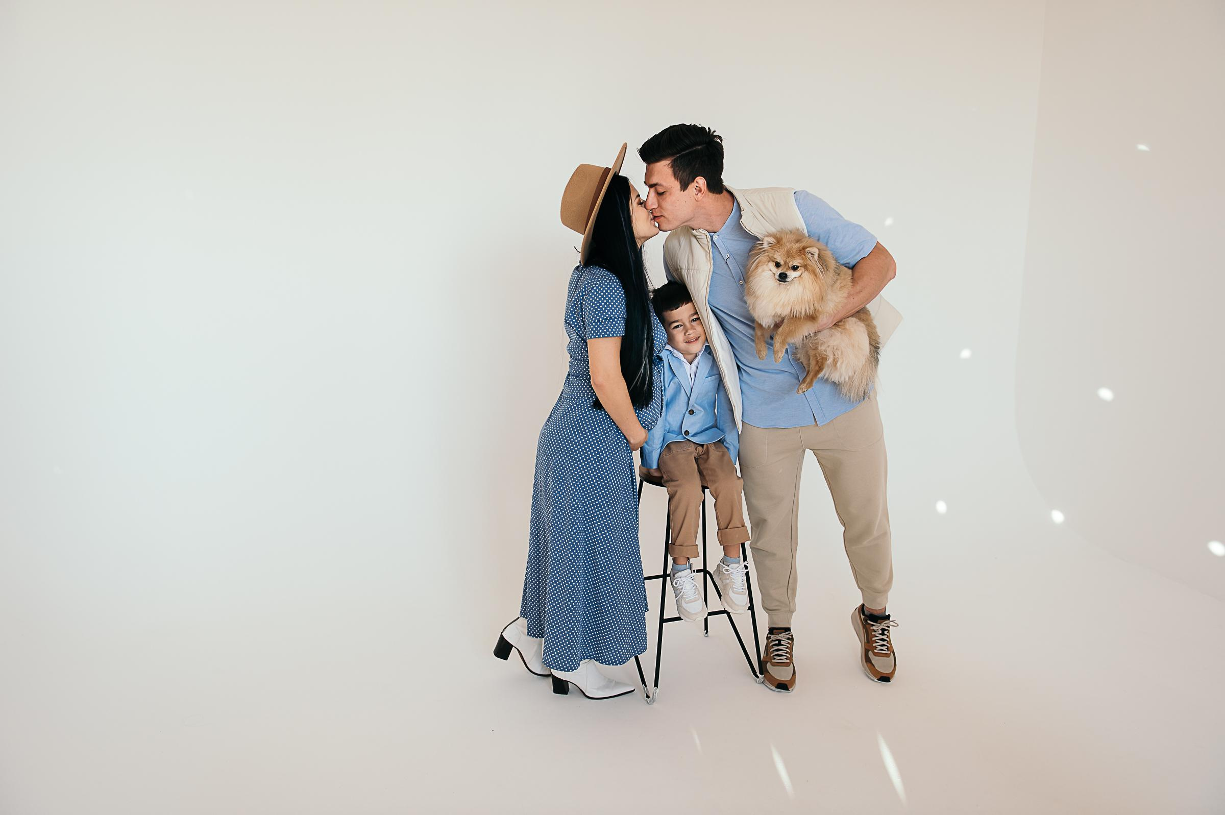 Семья в студии. Екатерина Бакурова — контент фотограф, женский фотограф в Краснодаре