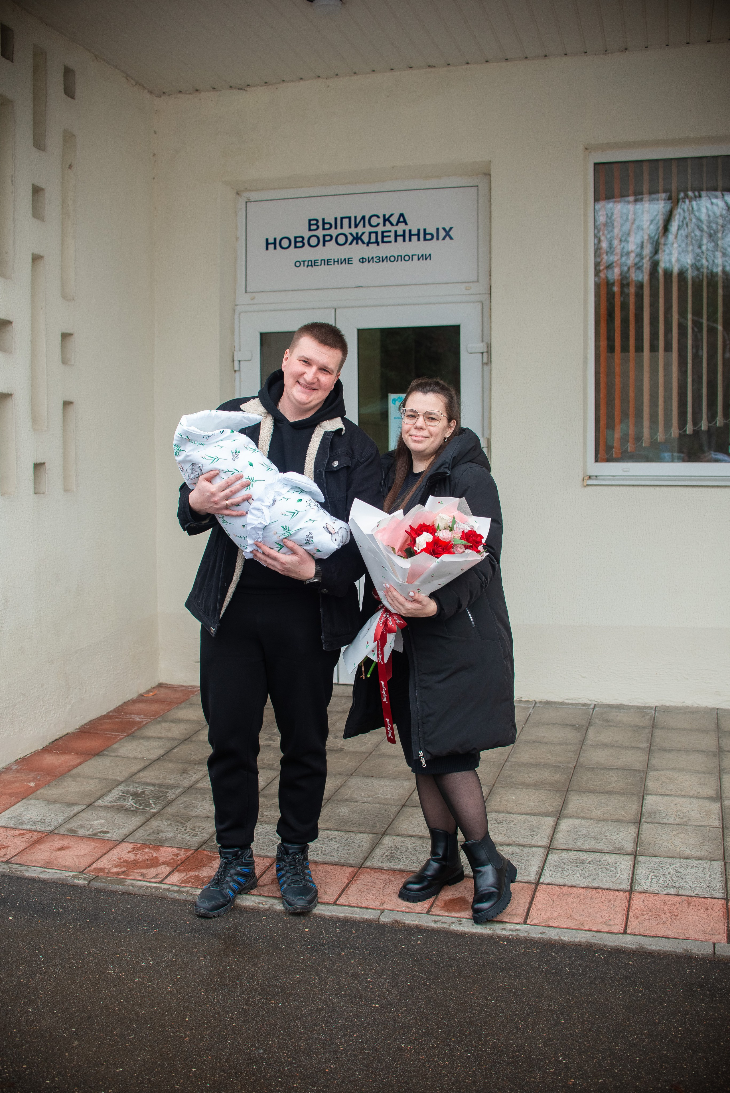 Выписка Егора Областной роддом. Семейный фотограф на выписку из роддома и крещение Минск Настя Гришук
