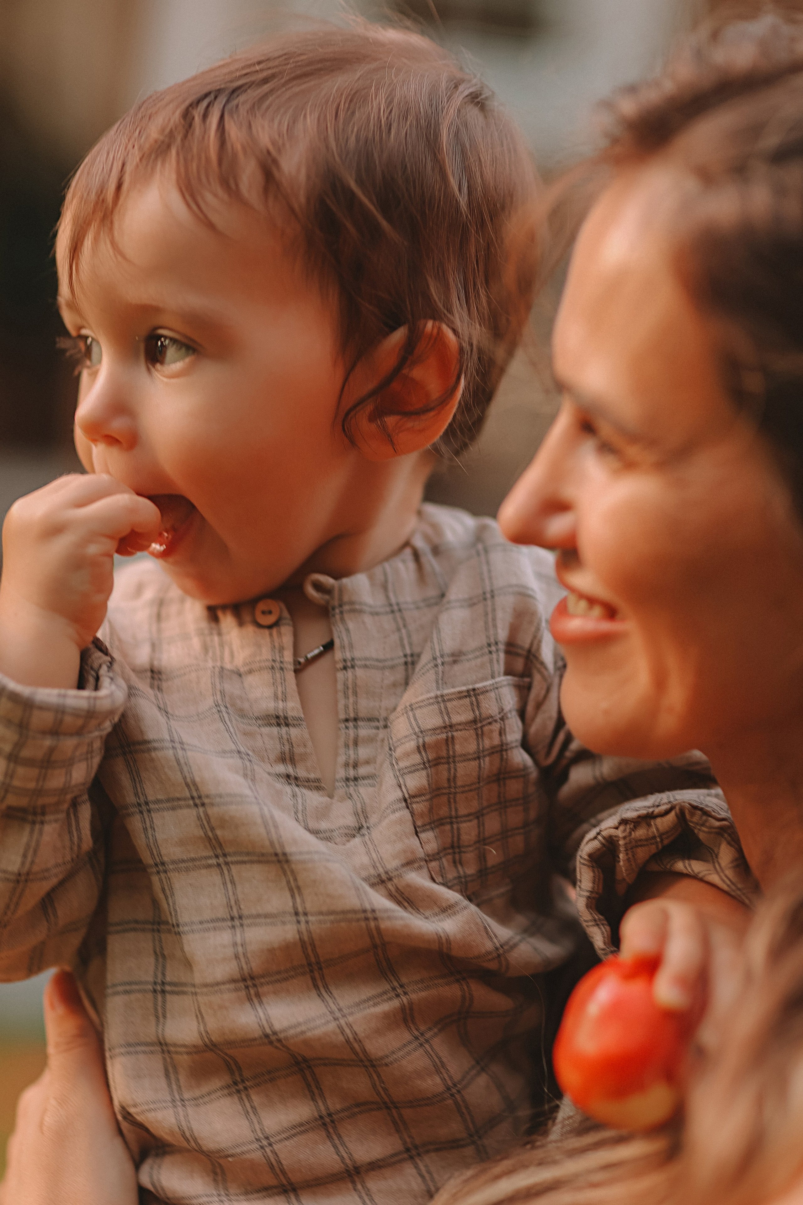 Стирка у дома. Семейный фотограф Тюмень, фотограф на роды Салмина Мария
