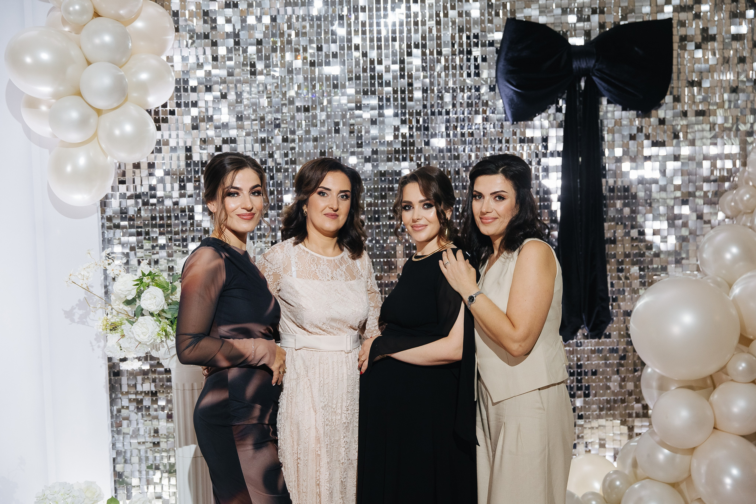 Ани и Назели. 35&5 День рождения, «Янтарь». Фотограф в Красноярске Надежда Воскресенская