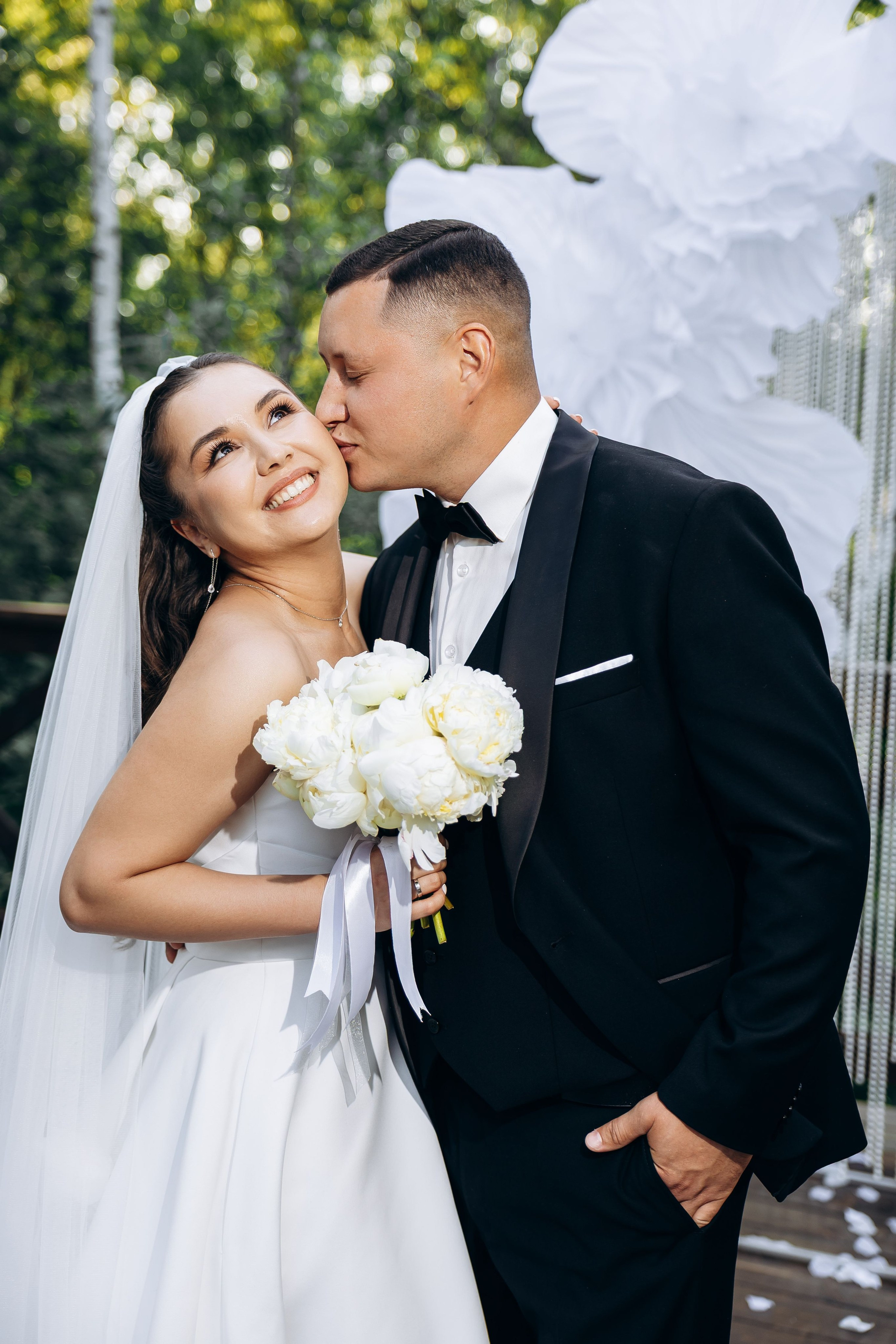 свадебная фотосессия на фотозоне. Фотограф на свадьбу Казань