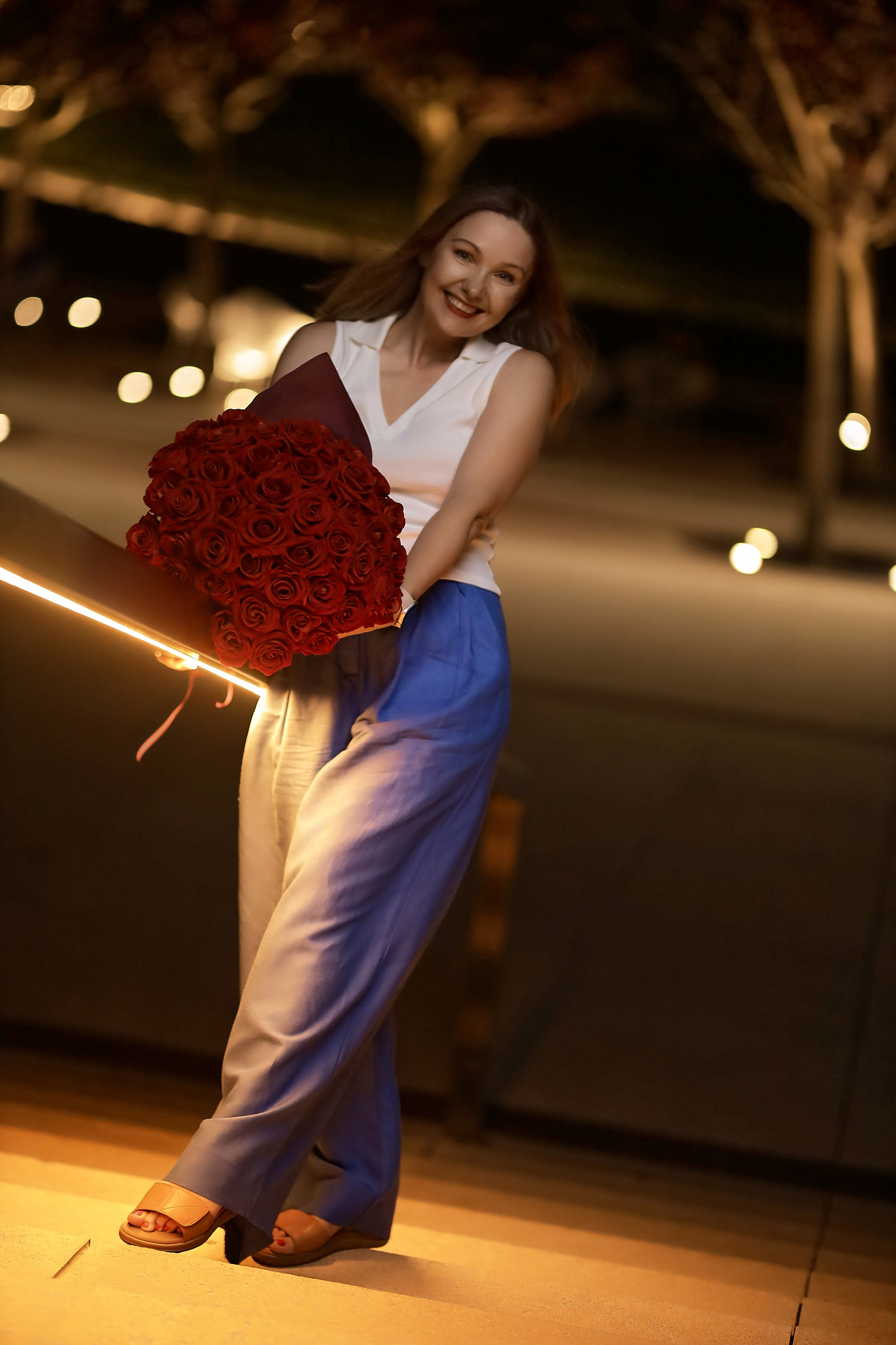 Татьяна в вечернем парке с розами. Семейный и свадебный фотограф в Краснодаре Михеева Светлана