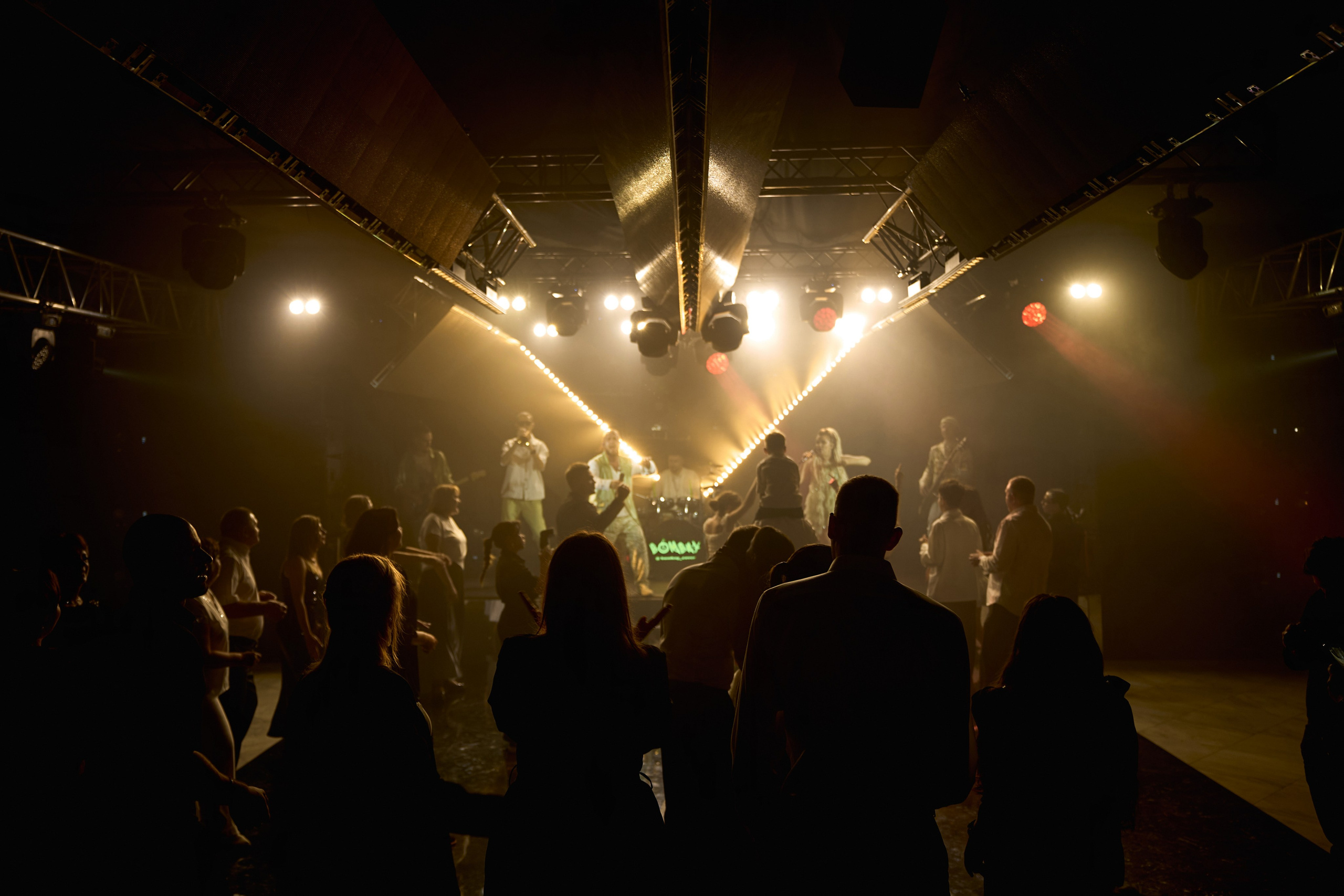 Свадьба с искусственным интеллектом в Усадьбе фамилии от ТВИНС СТУДИО лучших фотографов Краснодара. ТВИНС СТУДИО — лучшие свадебные фотографы и видеографы в Краснодаре