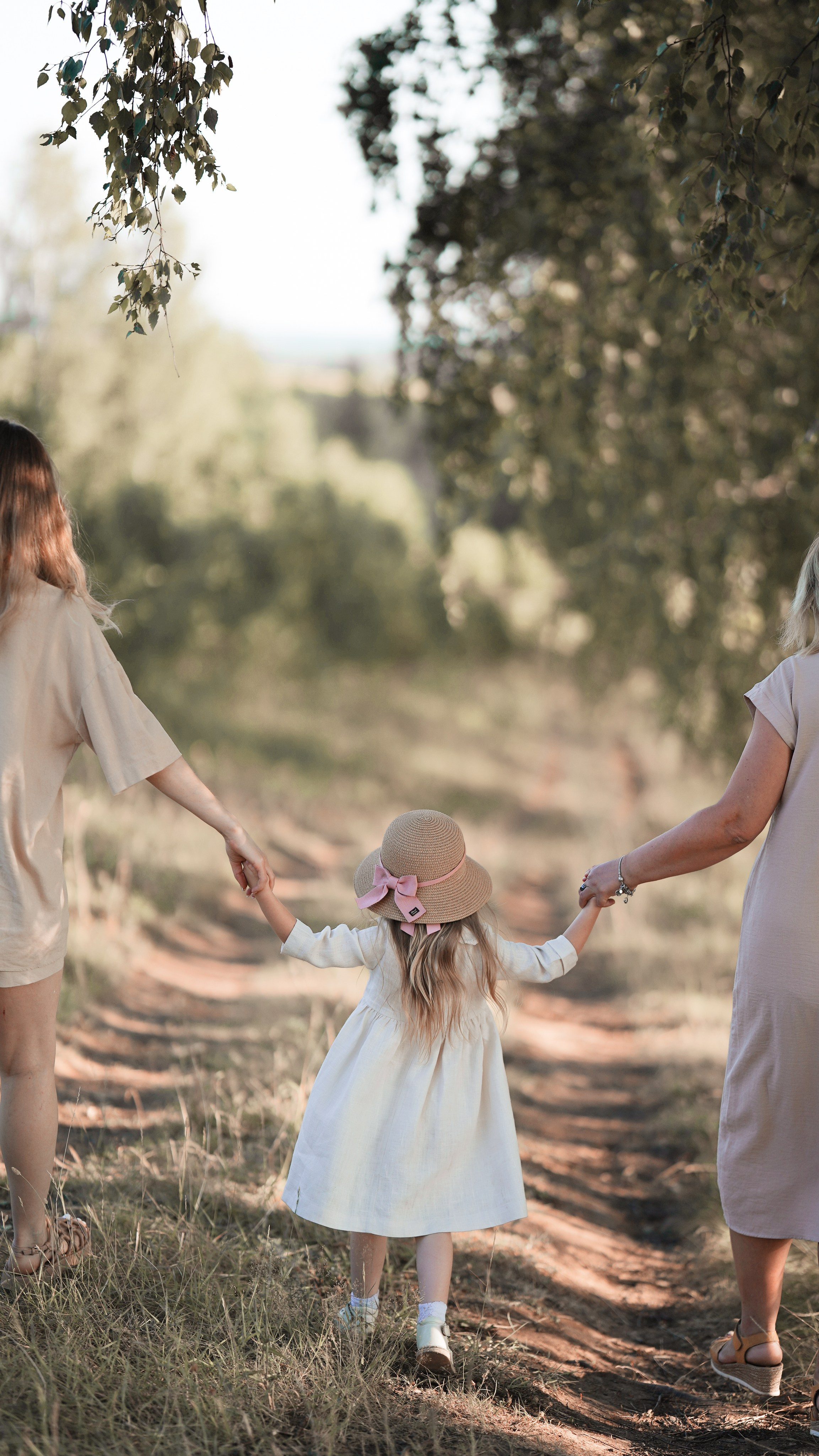 Семейная фотопрогулка. Фотограф Надежда Жемкова. Фотосъёмка, ретушь, фотомонтаж для вас и вашего бизнеса