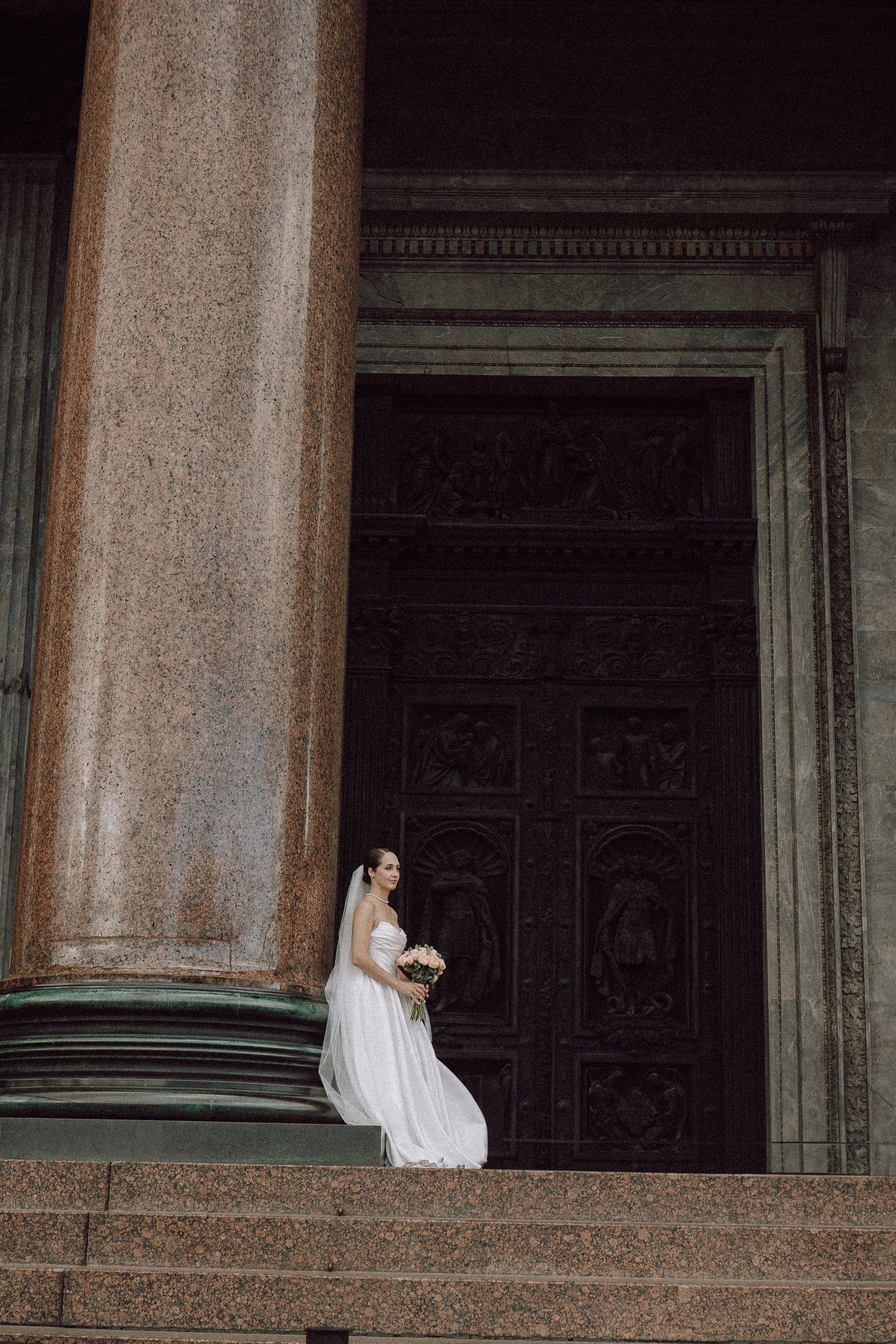 СВАДЕБНАЯ ПРОГУЛКА В САНТК-ПЕТЕРБУРГЕ (ИСАКИЕВСКИЙ СОБОР, ЗИМНЯЯ КАНАВКА, ЭРМИТАЖ И БОЛЬШАЯ МОРСКАЯ УЛИЦА). Профессиональный фотограф, Санкт-Петербург — Виктория Богомолова