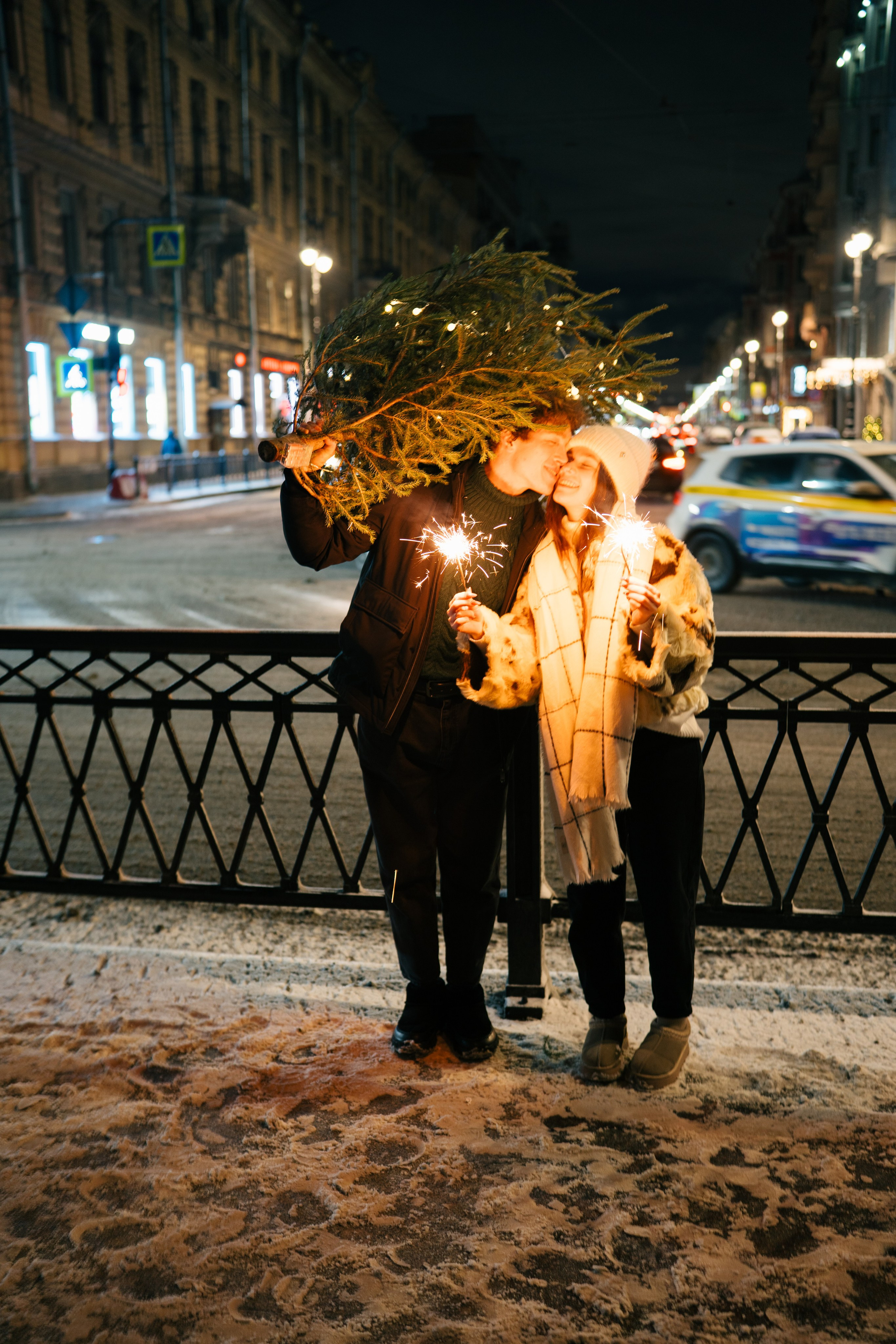 НОВОГОДНЯЯ ПРОГУЛКА ПАРЫ ПО ЧЕРНЫШЕВСКОЙ ПЕРЕД НОВЫМ ГОДОМ. Профессиональный фотограф, Санкт-Петербург — Виктория Богомолова