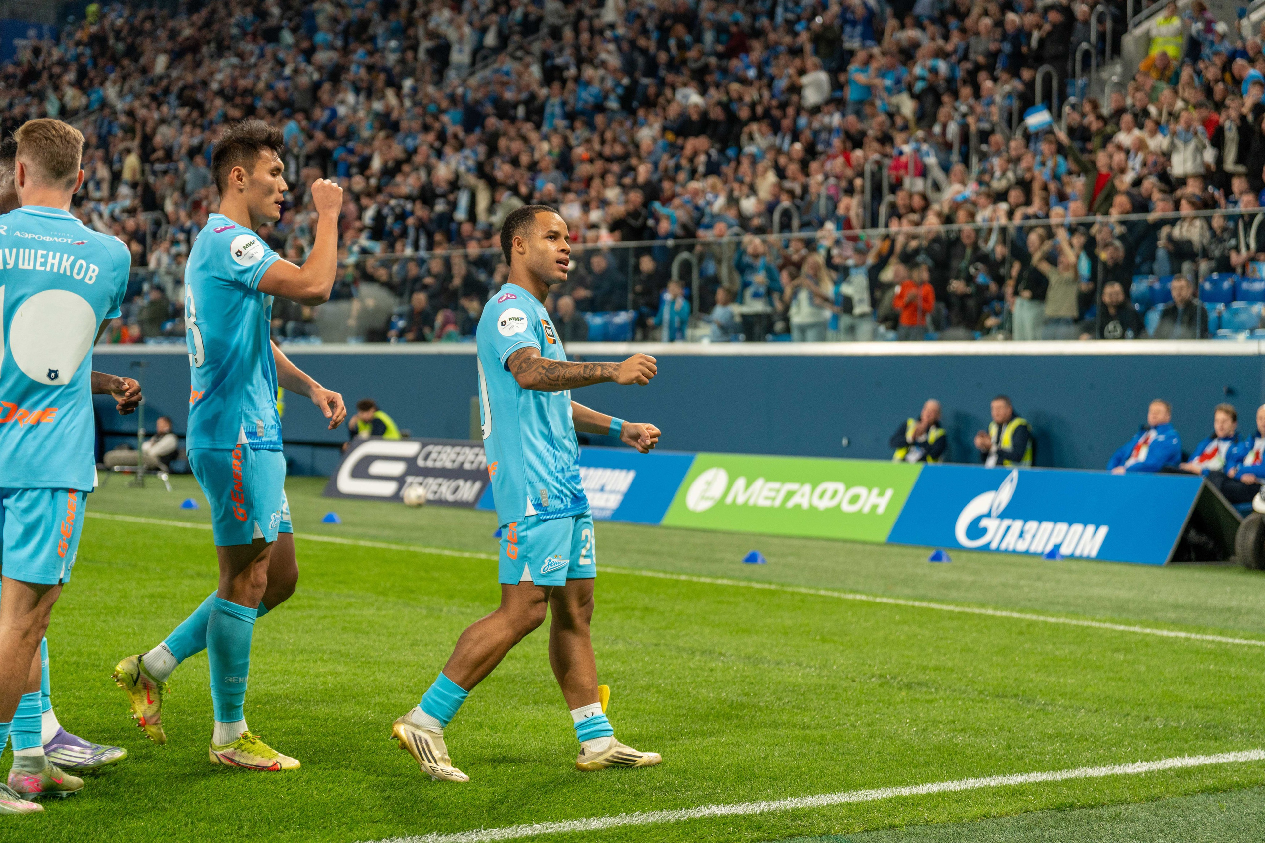 Зенит — Локомотив: фотогалерея 14-го тура РПЛ на Газпром Арене | Антон Гауф. Спортивный фотограф в Санкт-Петербурге | Антон Гауф