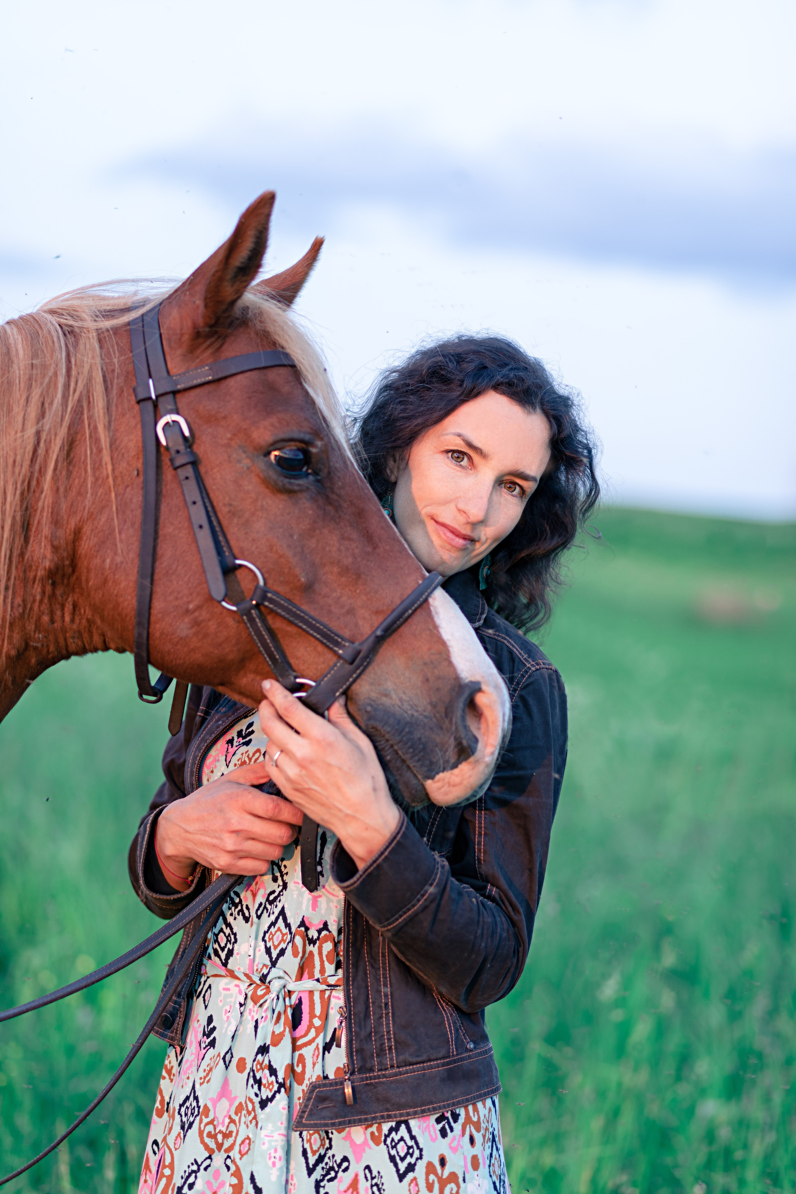 Выйти в лето в поле с конем. Видеограф и фотограф в Москве Анастасия Рябчикова