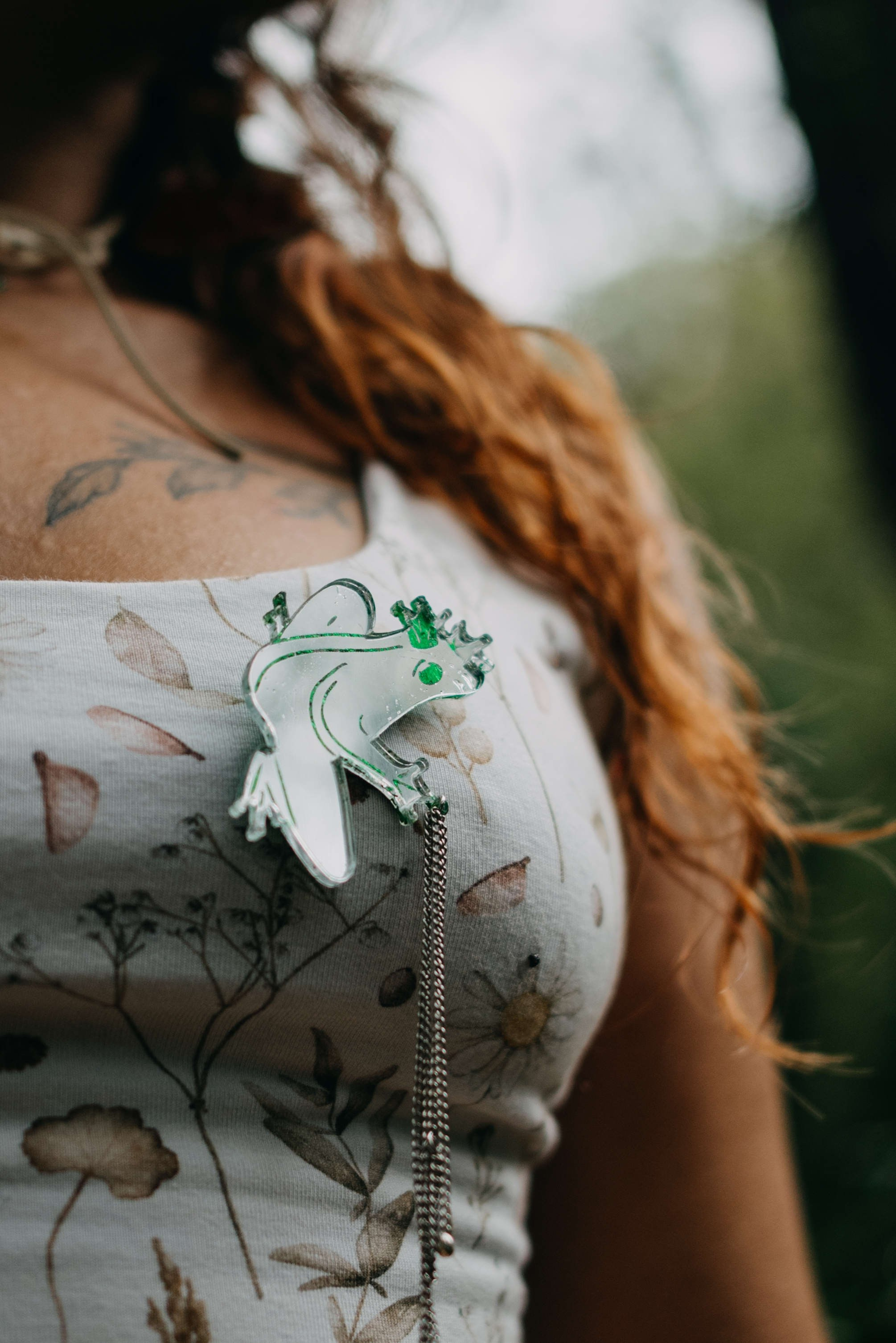 Съемка для бренда славянских украшений в лесу. Портретный и свадебный фотограф в Тбилиси • xeniqo