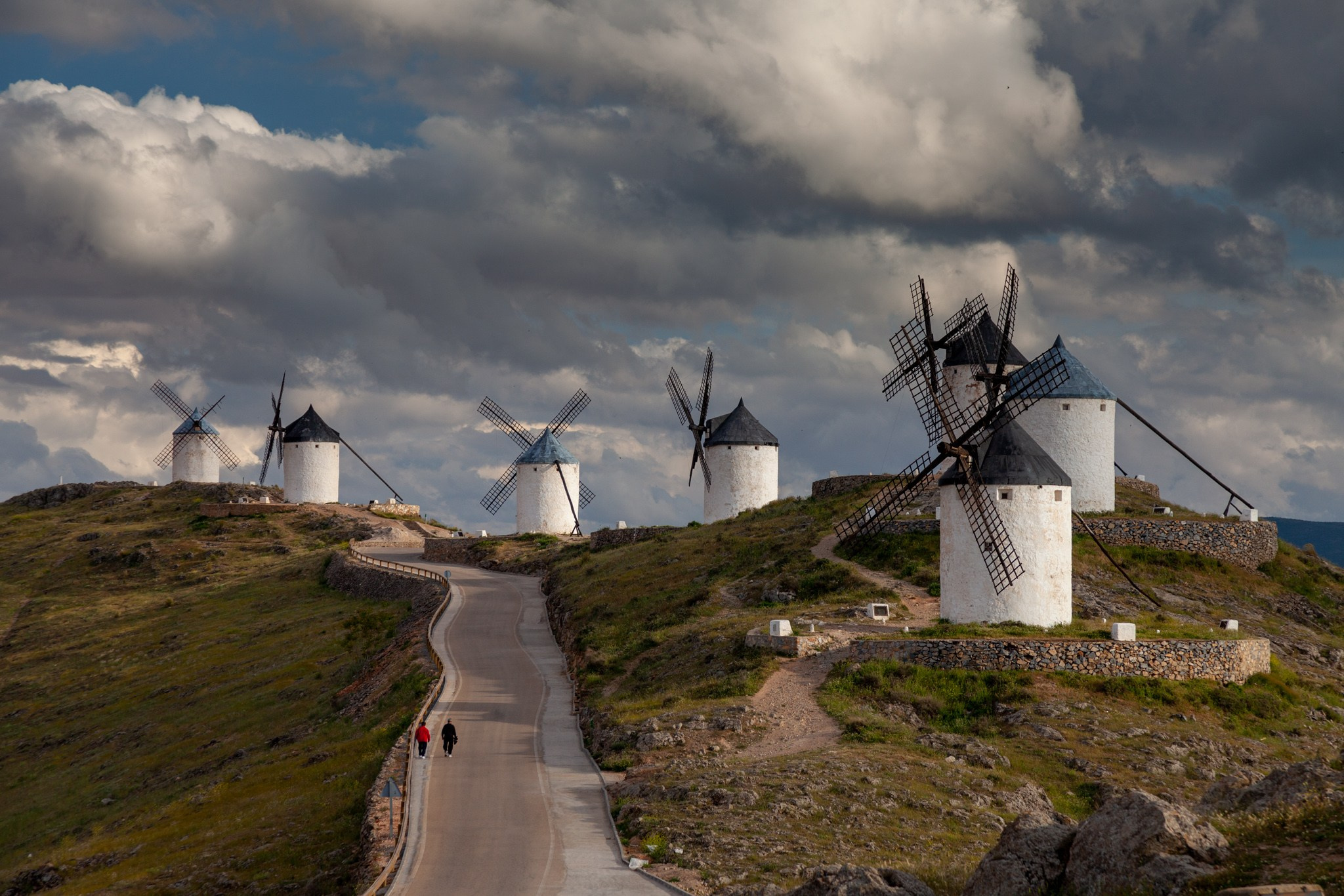 Consuegra España Molinos de viento de Don Quijote en la provincia de Toledo, Испания 2010. Фотограф Василий Буланов