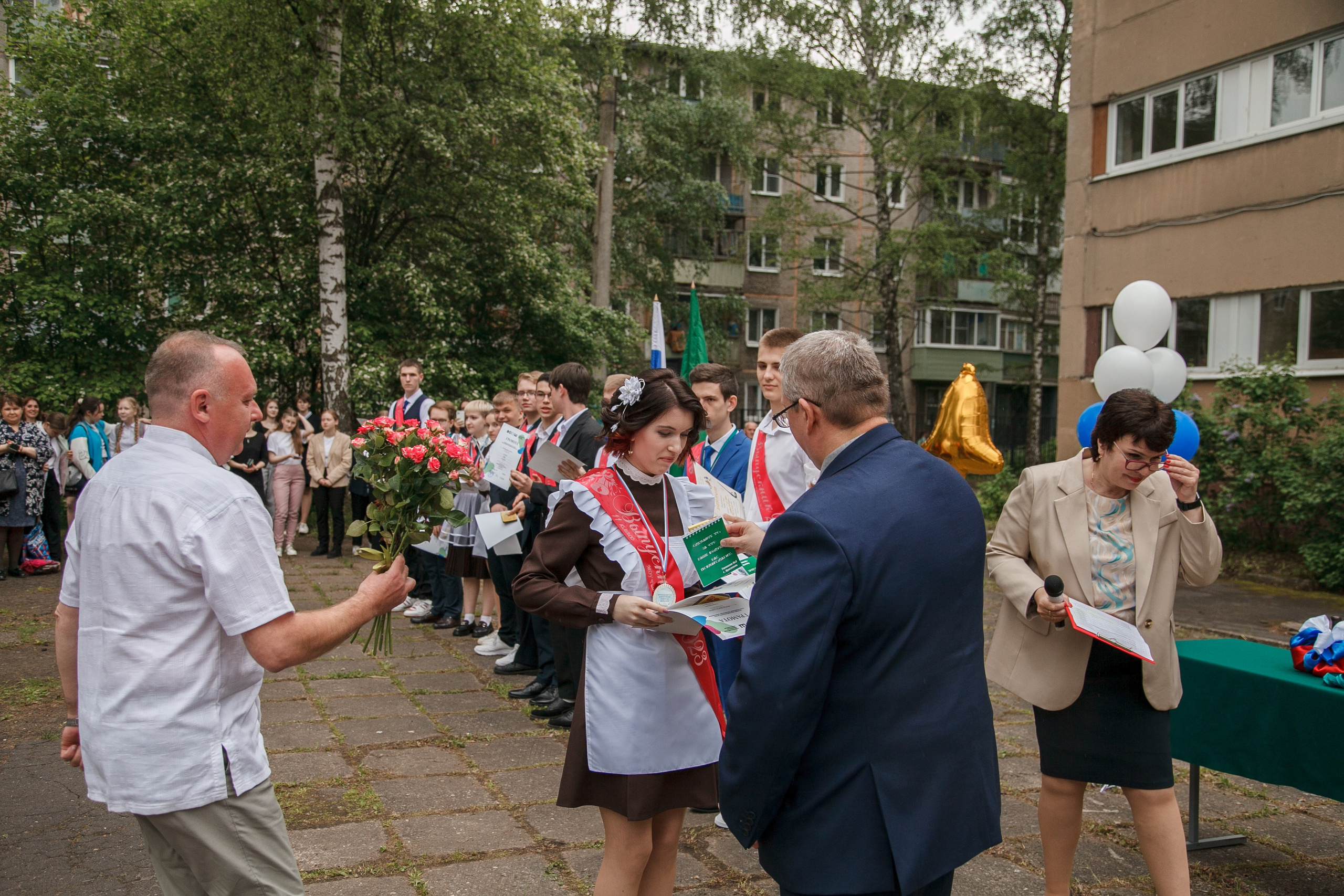 Последний звонок. Ирина Коновалова школьный фотограф. Выпускные альбомы Ярославль