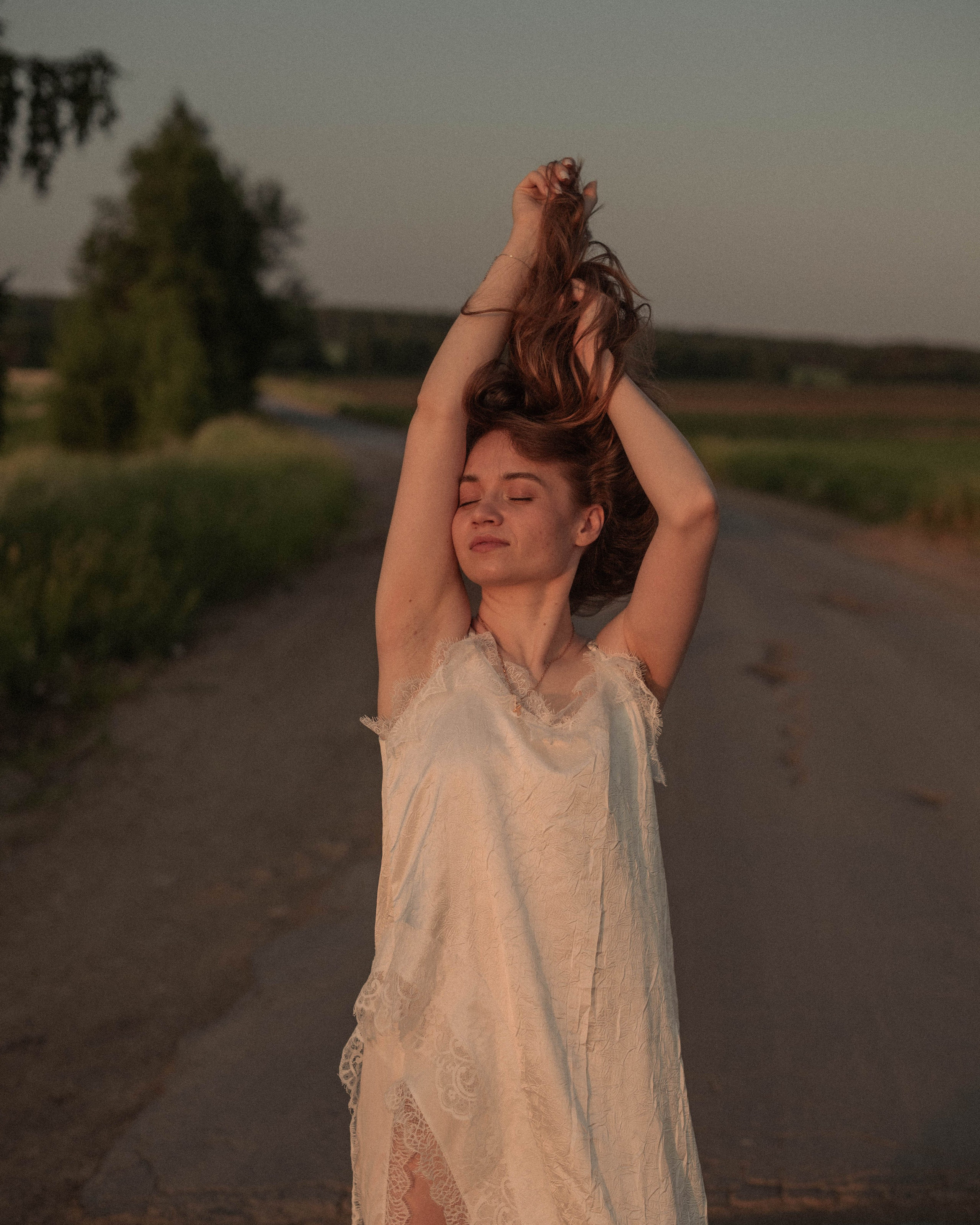 Настя. Женский фотограф. Создатель украшений ручной работы. Модель