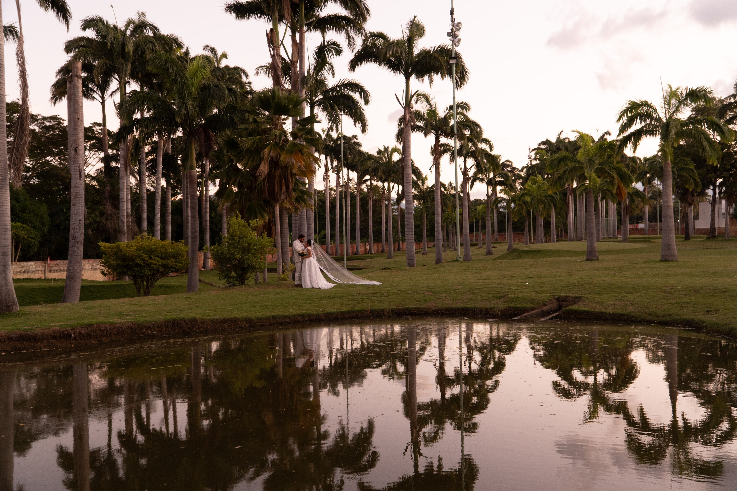 Carola & Gerson. Wedding Photographer in Barcelona and Medellin