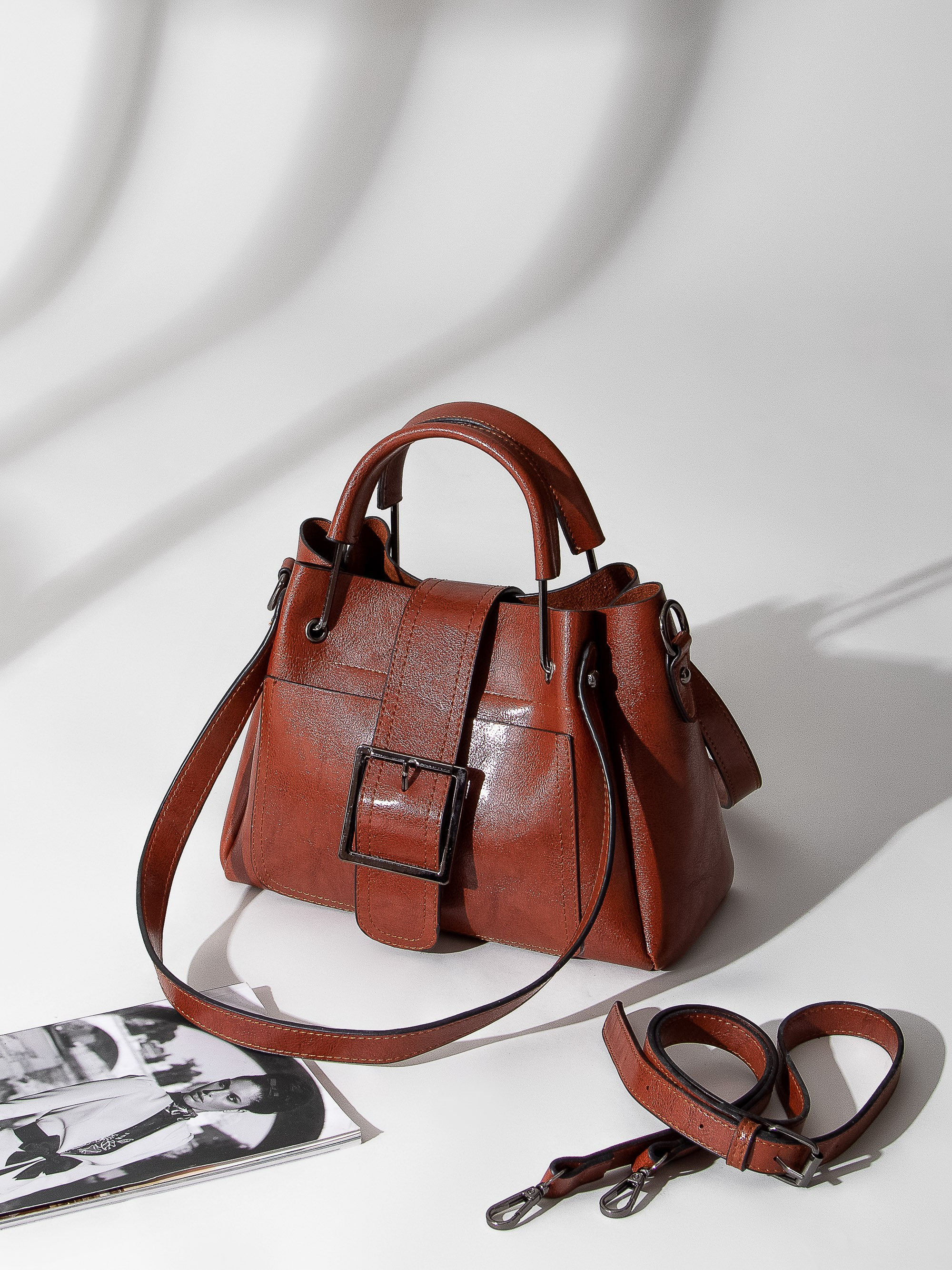 Сумка женская в интерьере имиджевое фото