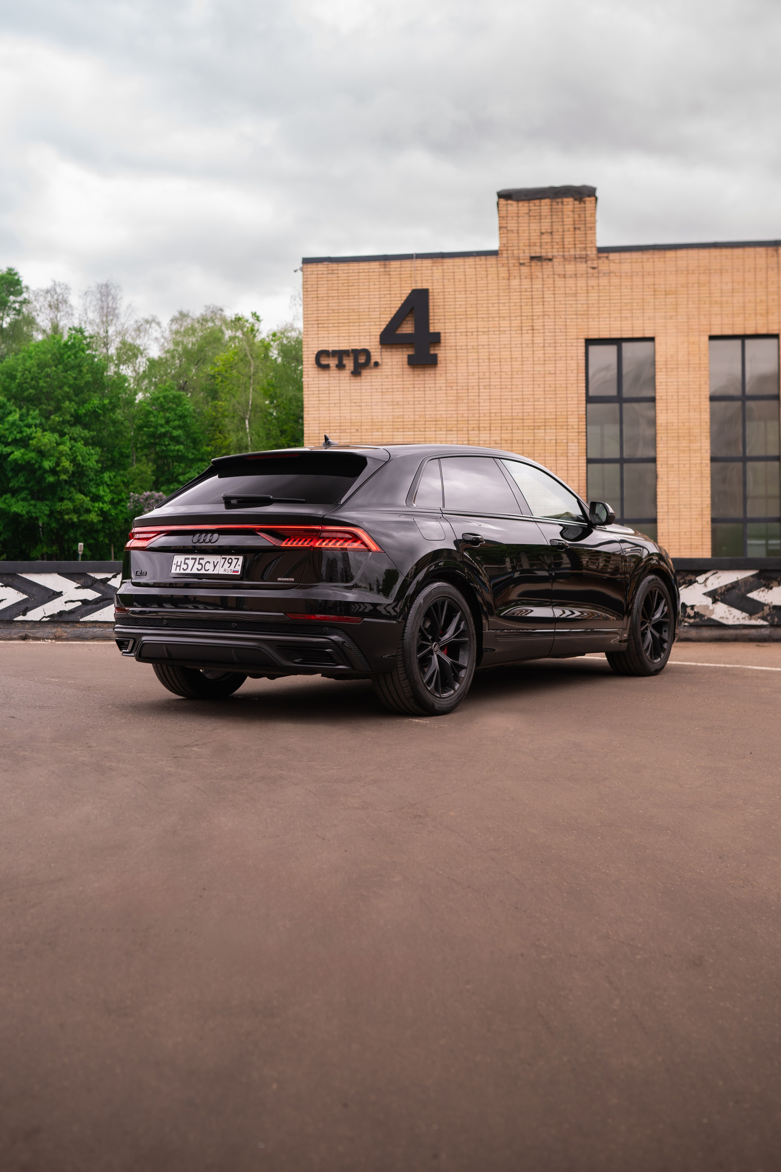 Audi Q8. Mirllaev