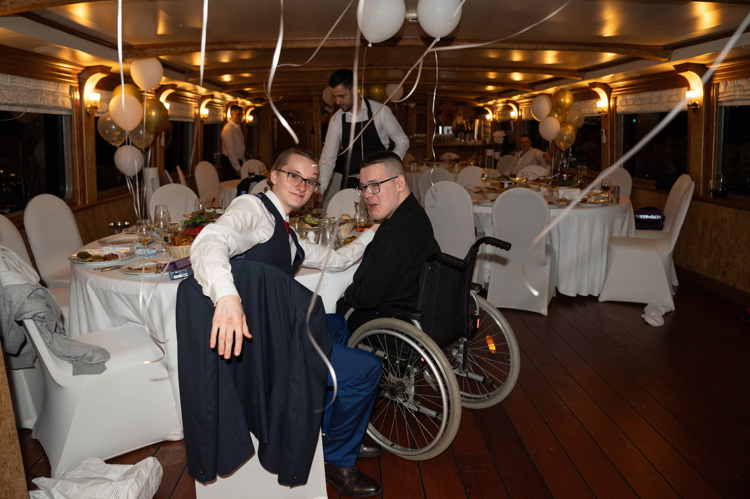 Выпускной вечер 11 класс на теплоходе. Детский и семейный фотограф г. Москва Оксана Катаджи