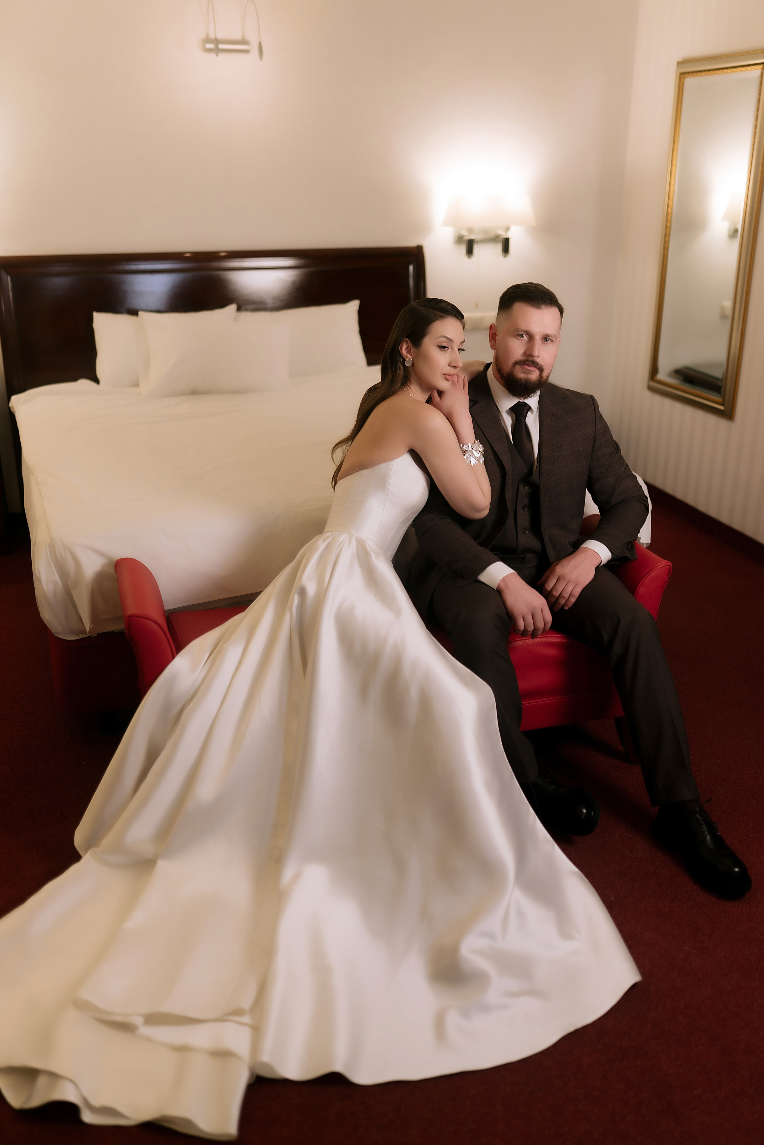 Утро жениха и невесты | Арина и Игорь в отеле Арт-бутик в Воронеже. Фотограф Карина Шмулёва. Воронеж и область