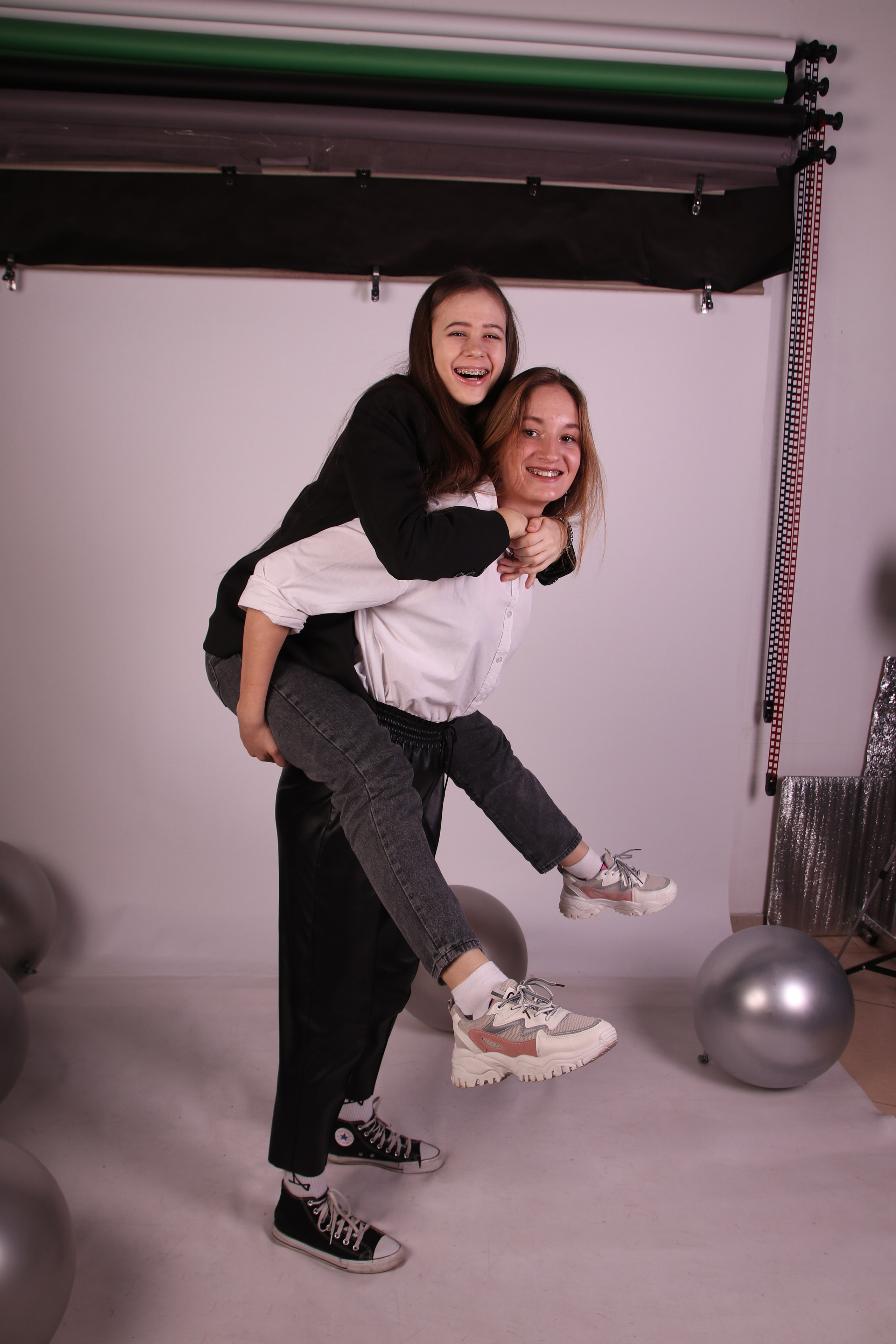 Школьная съемка для дальнейшего альбома. Фотограф фотосалон SO! photo&video город Находка Приморский край