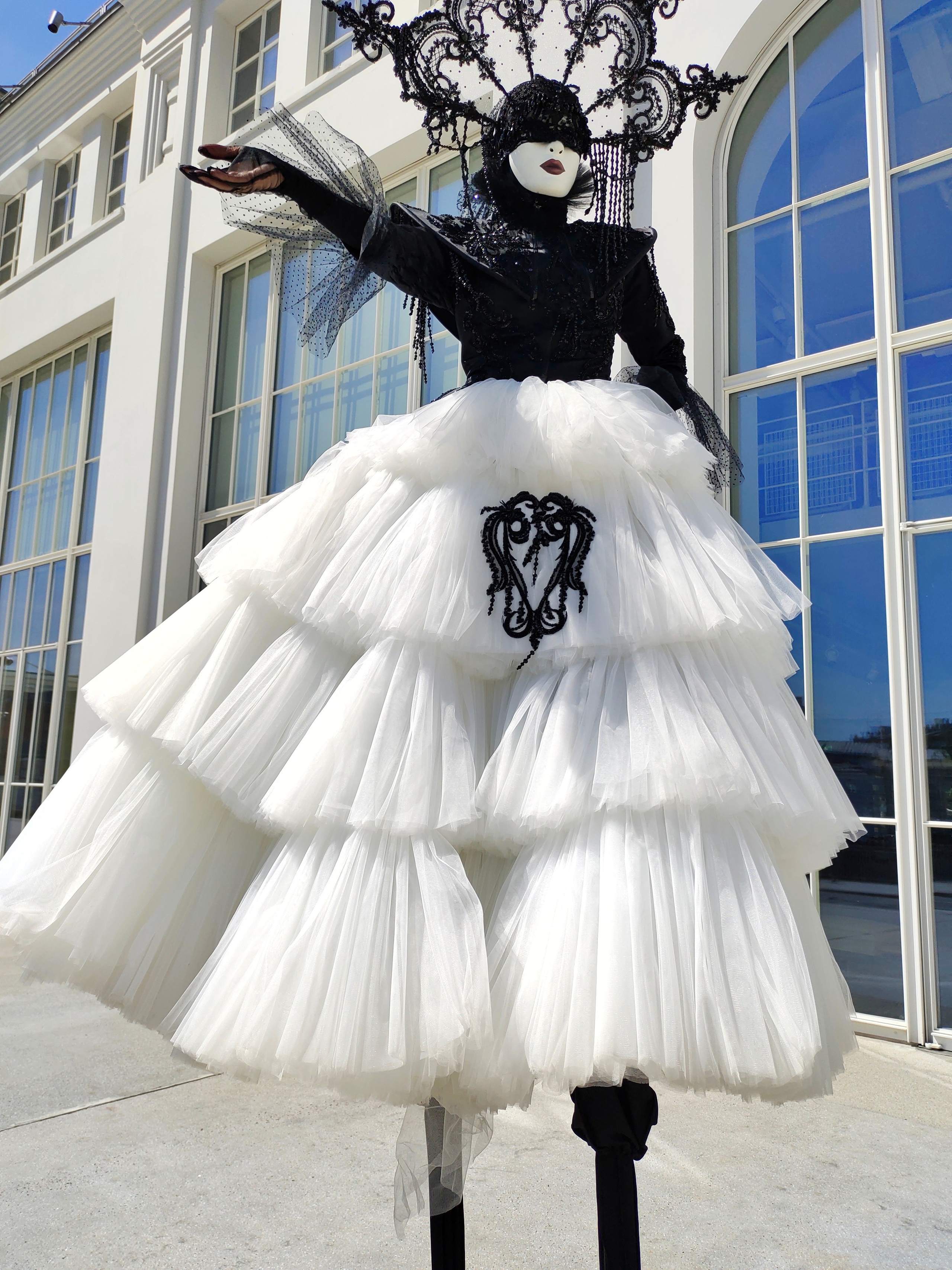 Персонаж Сажа. Мимы и Ходулисты на встречу гостей. Москва