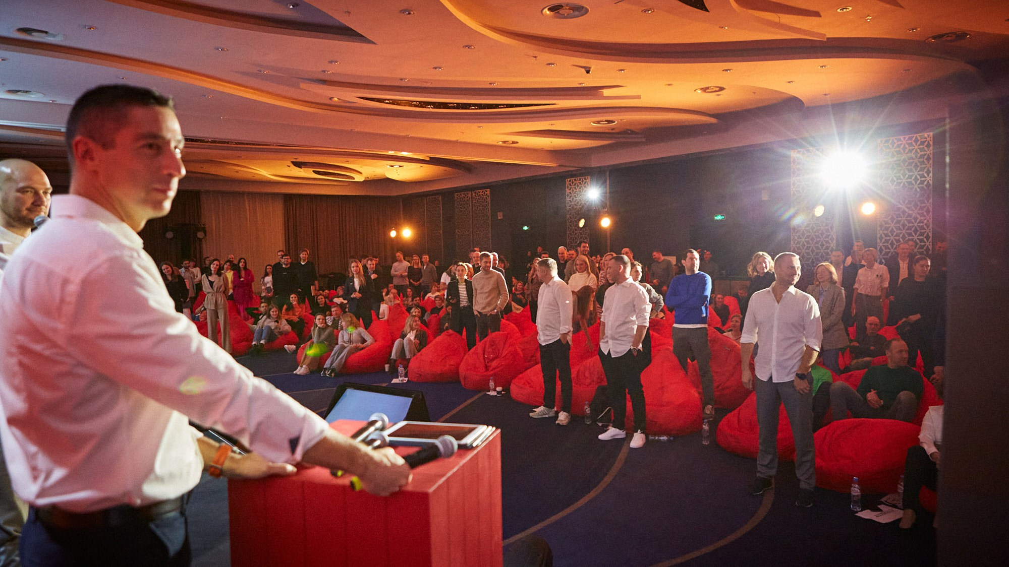 Фотограф на корпоративе BACARDI Golden Bat — репортажная съёмка в Москве. Репортажный фотограф в Москве — Дмитрий Тарасов | Съёмка мероприятий, концертов, корпоративов