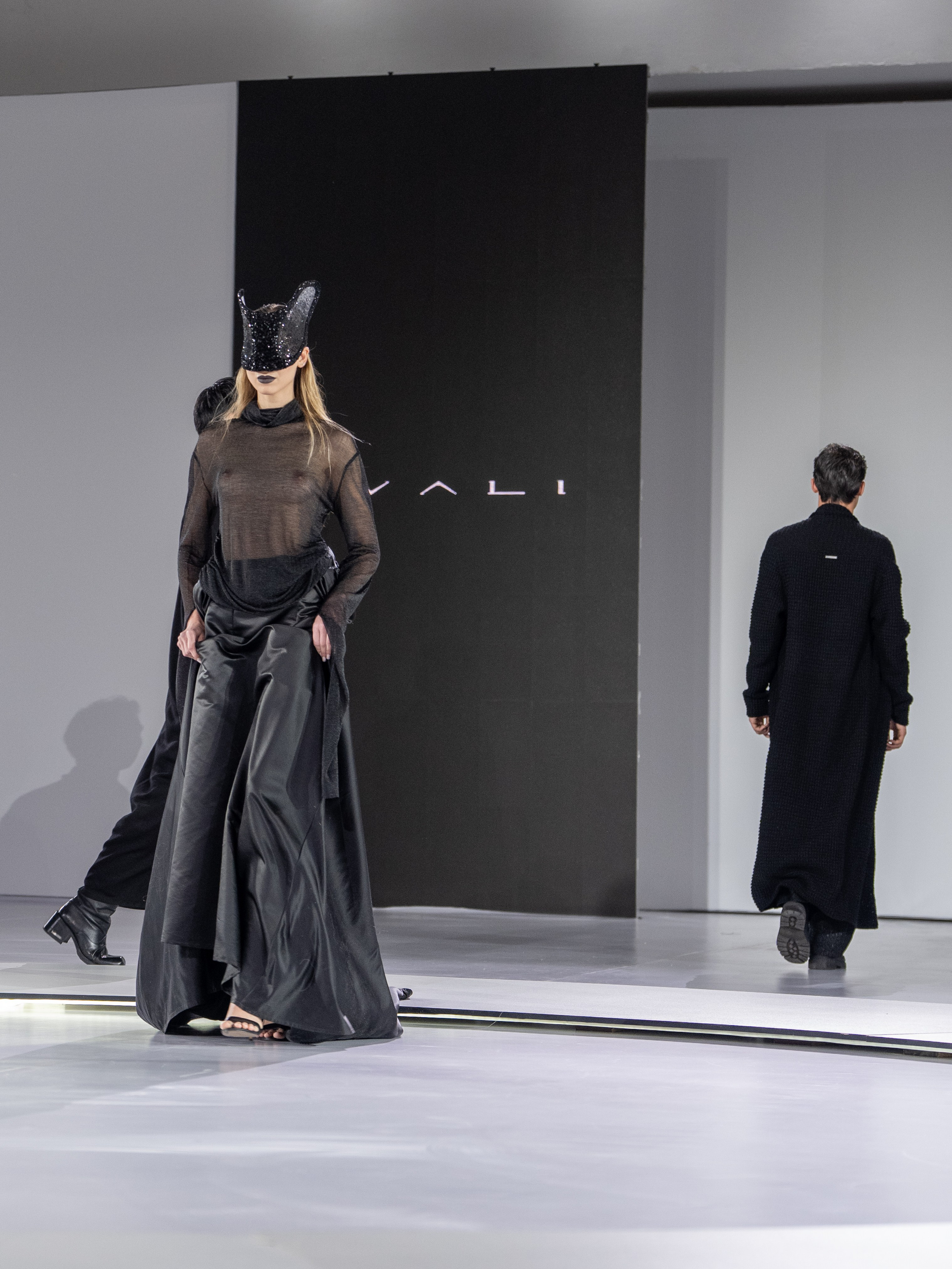 Дизайн DVALI. Сайт Алматинского НЮ АРТ, будуар и фэшн фотографа Дениса Карпенко