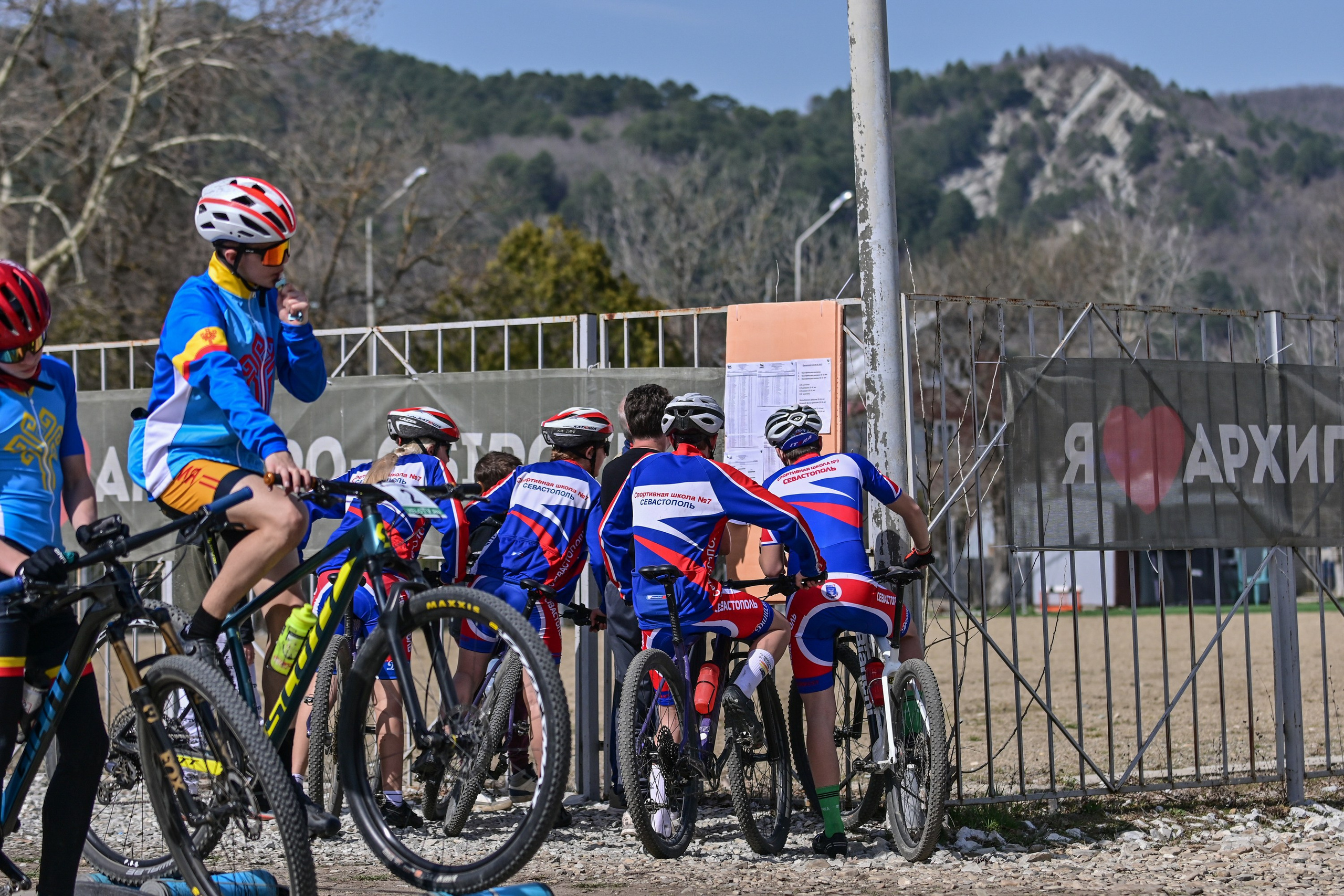 Маунтинбайк, кросс-кантри в Архипо-Осиповке 16 марта 2025. Спортивный фотограф, фотожурналист Павел Ларькин