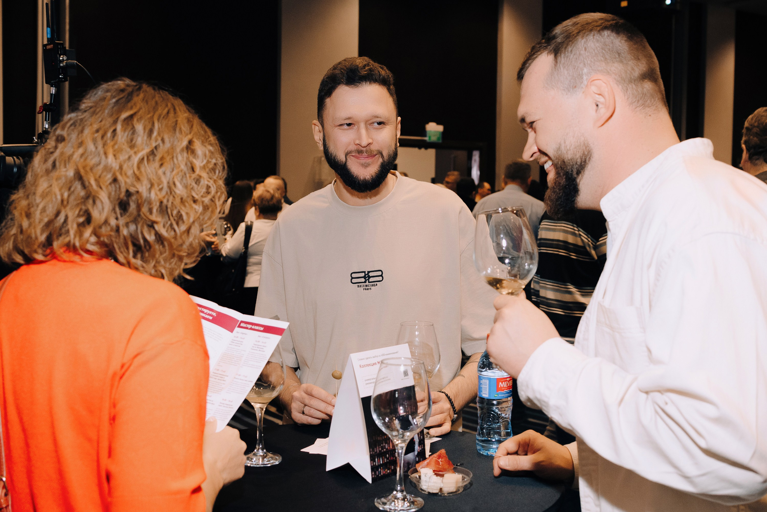 ФЕСТИВАЛЬ ВИНА И КРЕПКИХ НАПИТКОВ МАВТ-ВИНОТЕКА. Репортажный фотограф Зуев Роман г. Челябинск