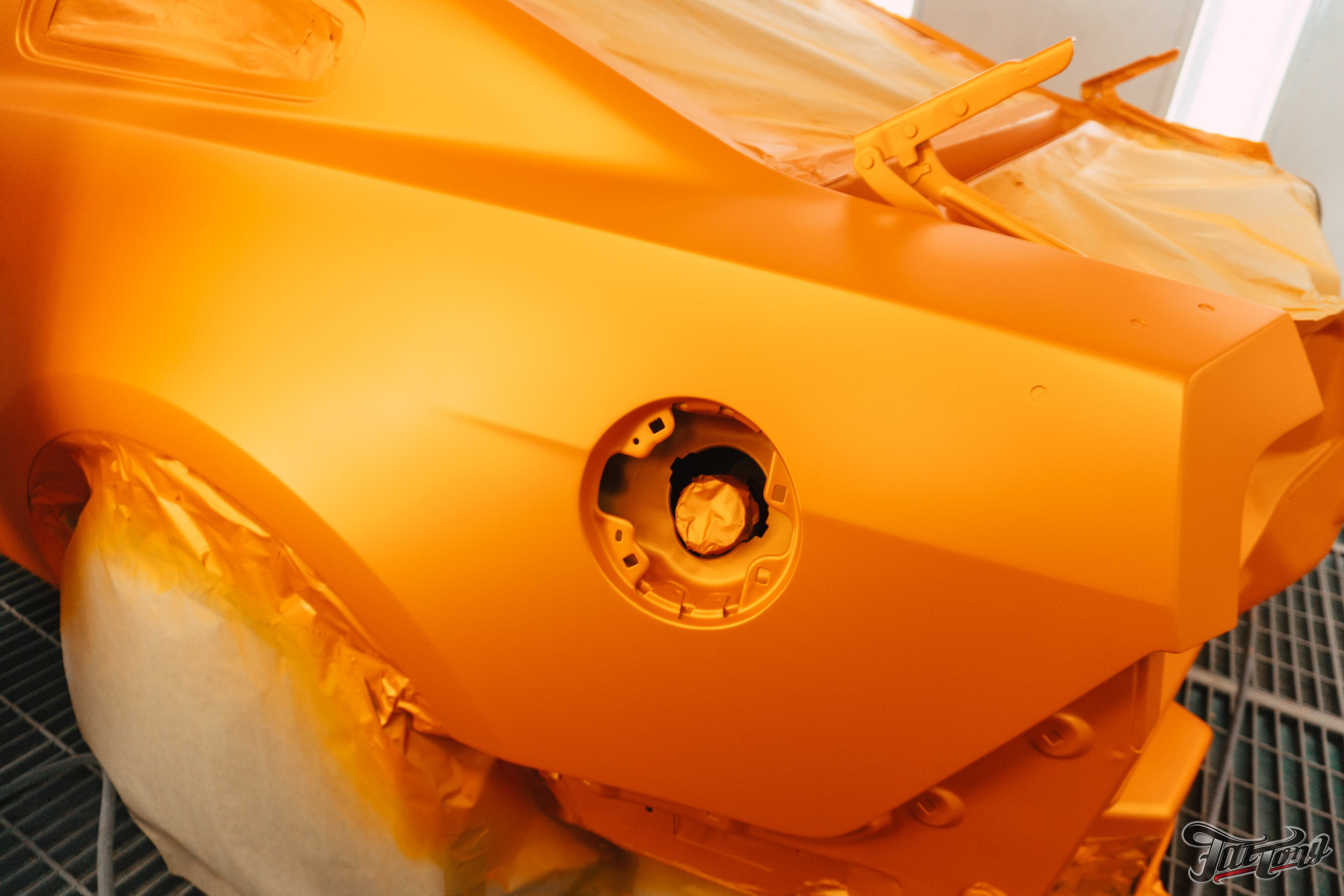 Ford Mustang Roush оранжевый окрас кузова и выкрас полос. DeLorein