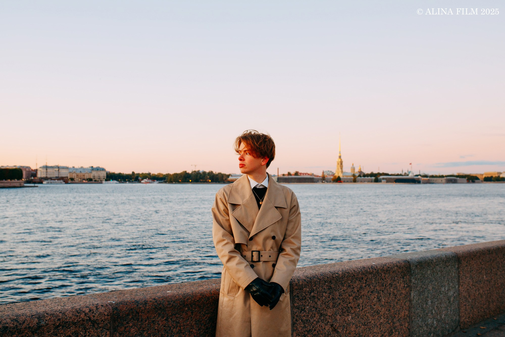 Фотопрогулка на Дворцовой набережной. Фотограф в Санкт-Петербурге Alina Film