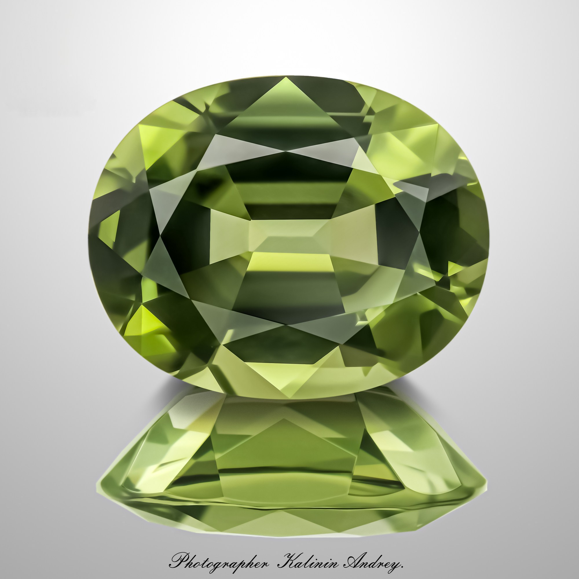 Фотографии в большом разрешении драгоценных камней на продажу купить тел +79 660 031 307. Высококачественная профессиональная рекламная фотосъёмка ювелирных украшений, драгоценных камней в Москве. Обучение, консультация