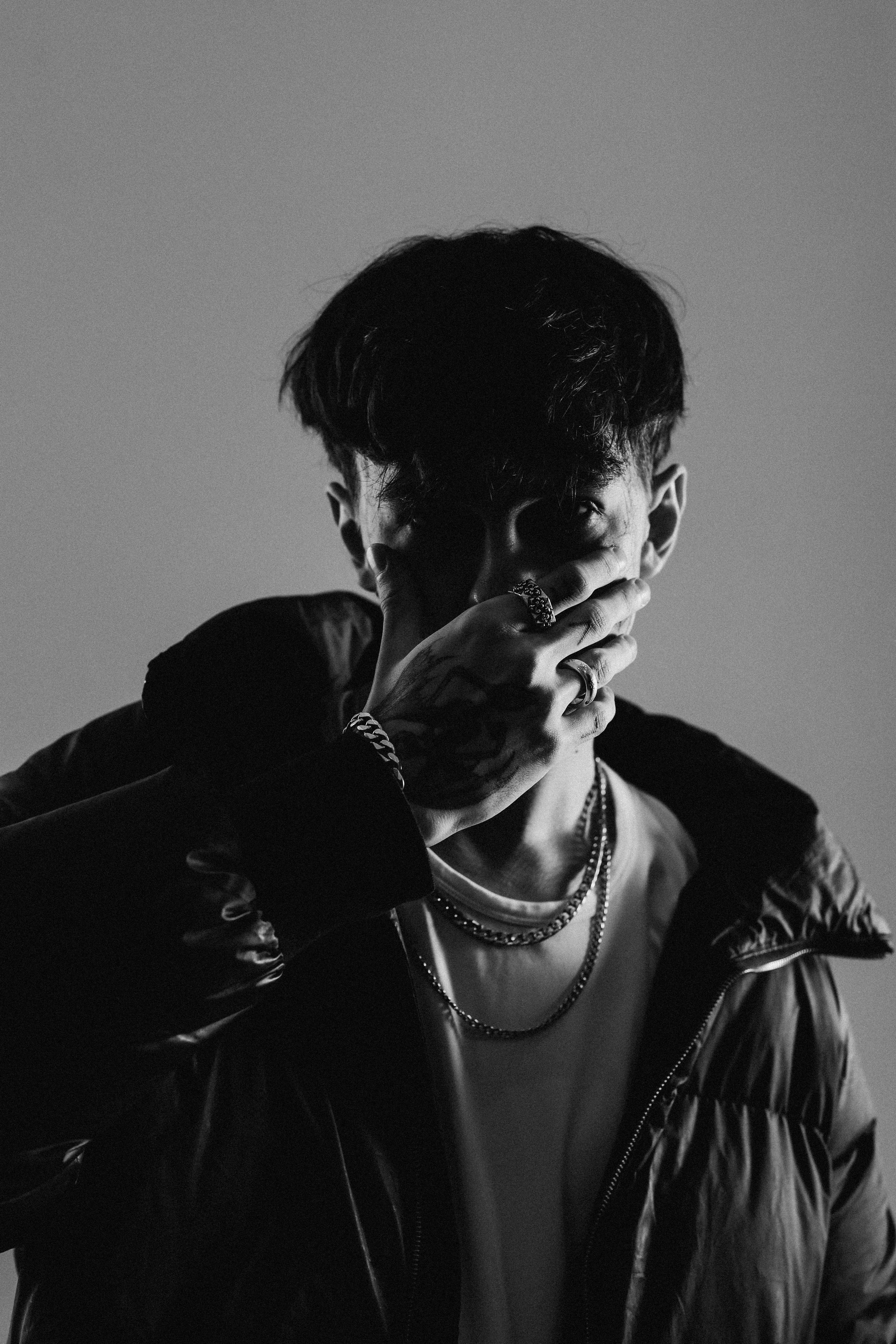 ЧБ. Фотограф в Жезказгане. Графический дизайнер